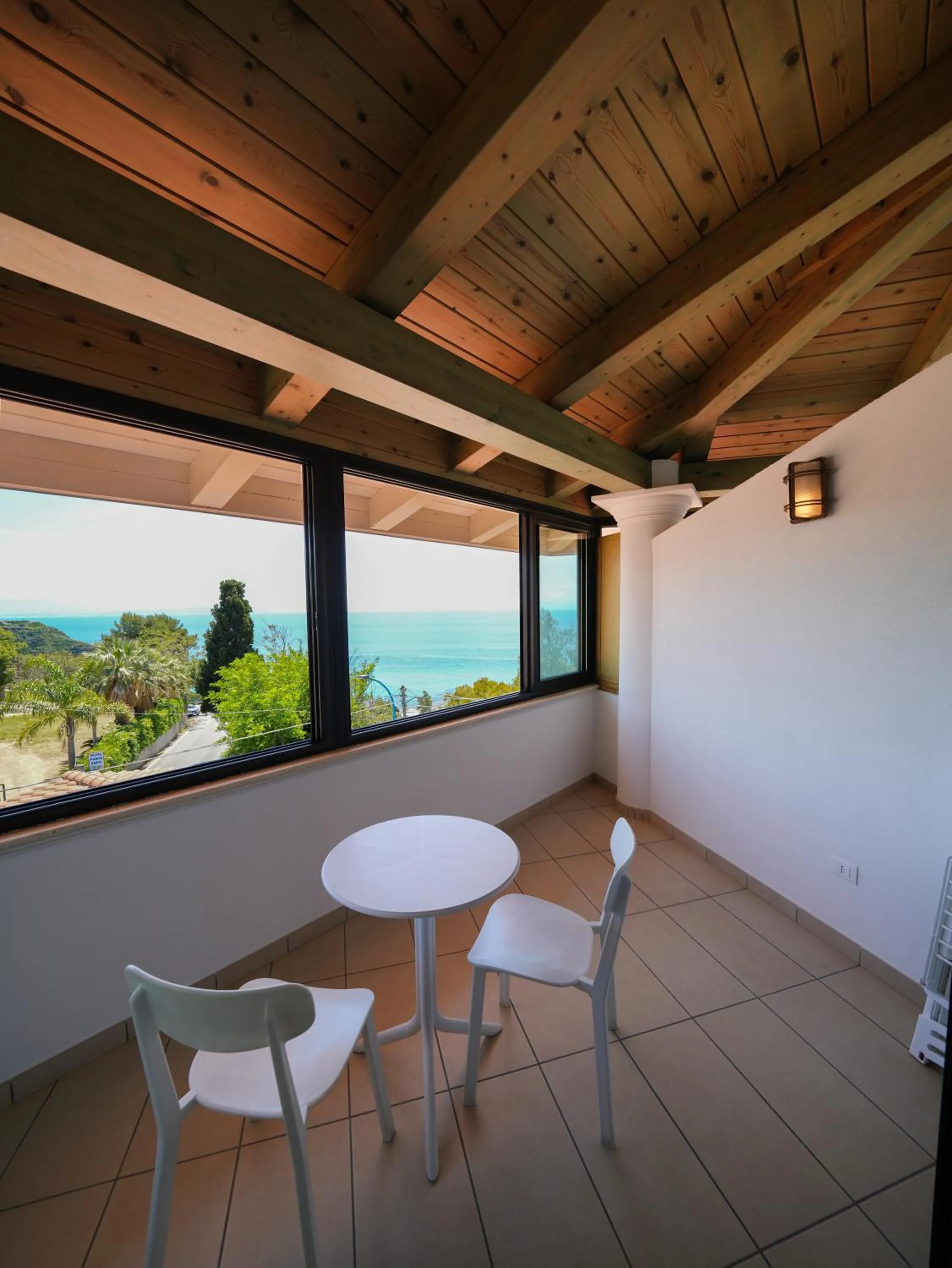 Hotel MARINELLA parking wi-fi spiaggia attrezzata