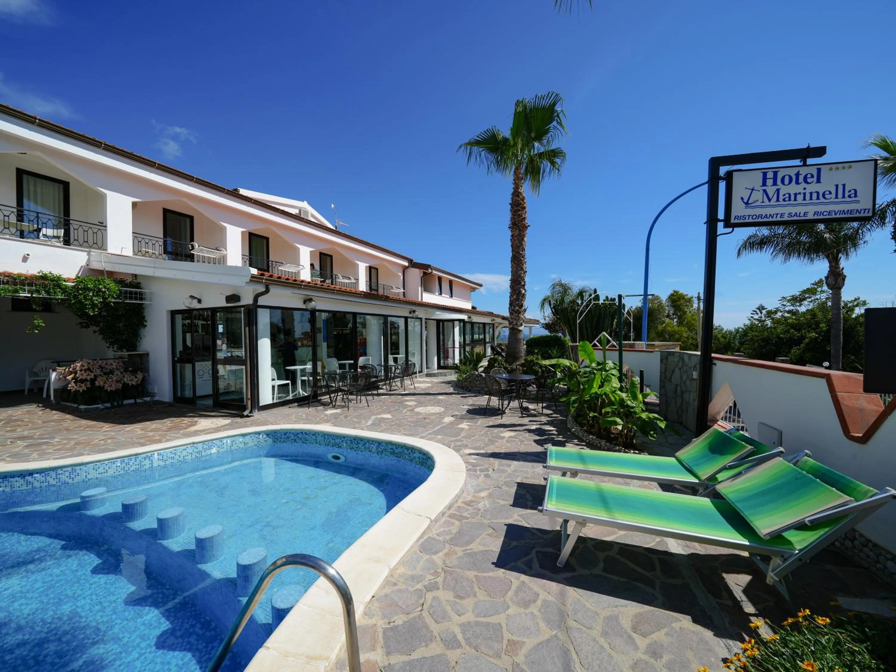 Swimming pool in Hotel MARINELLA parking wi-fi spiaggia attrezzata