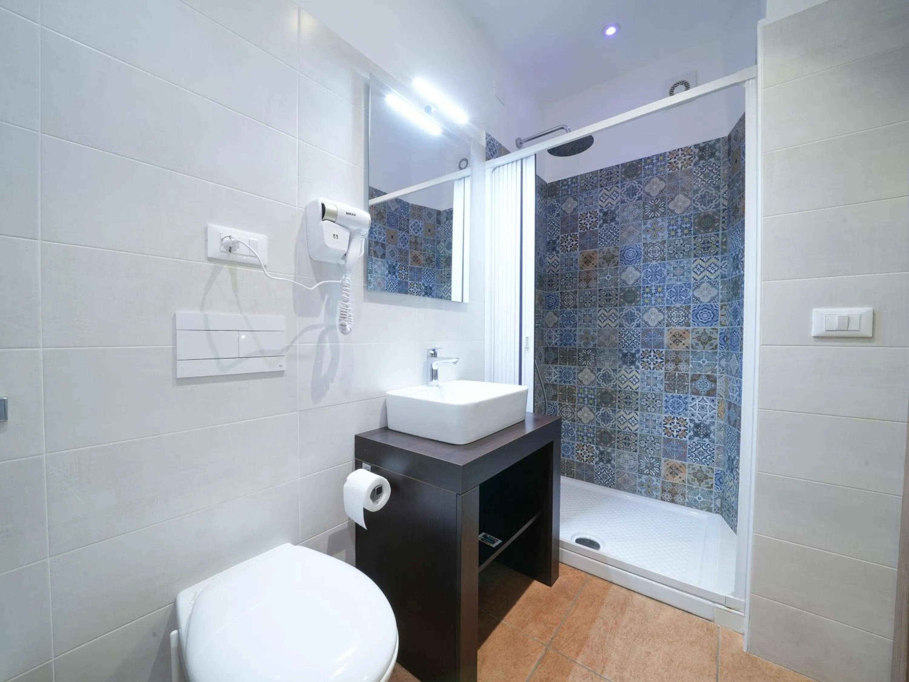 Hotel MARINELLA parking wi-fi spiaggia attrezzata