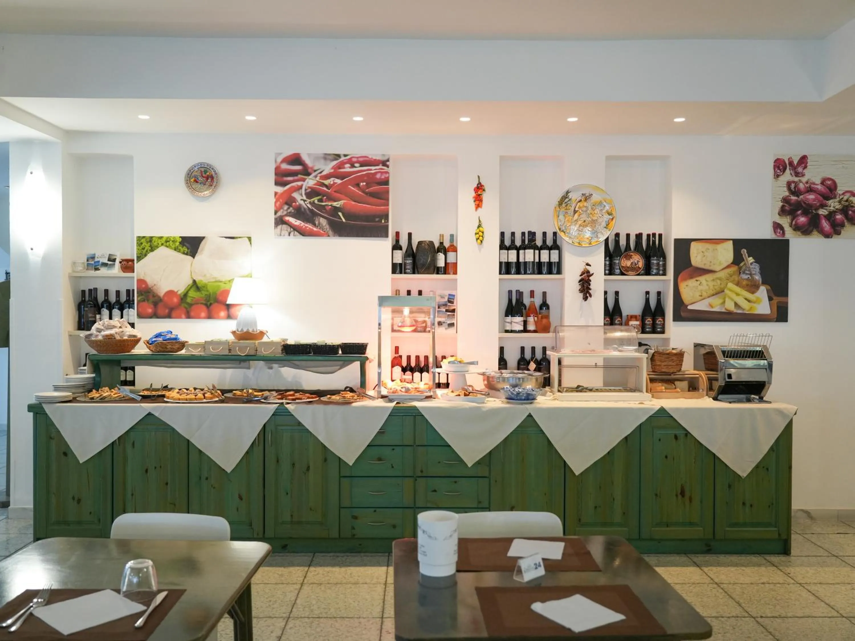 Restaurant/places to eat in Hotel MARINELLA parking wi-fi spiaggia attrezzata