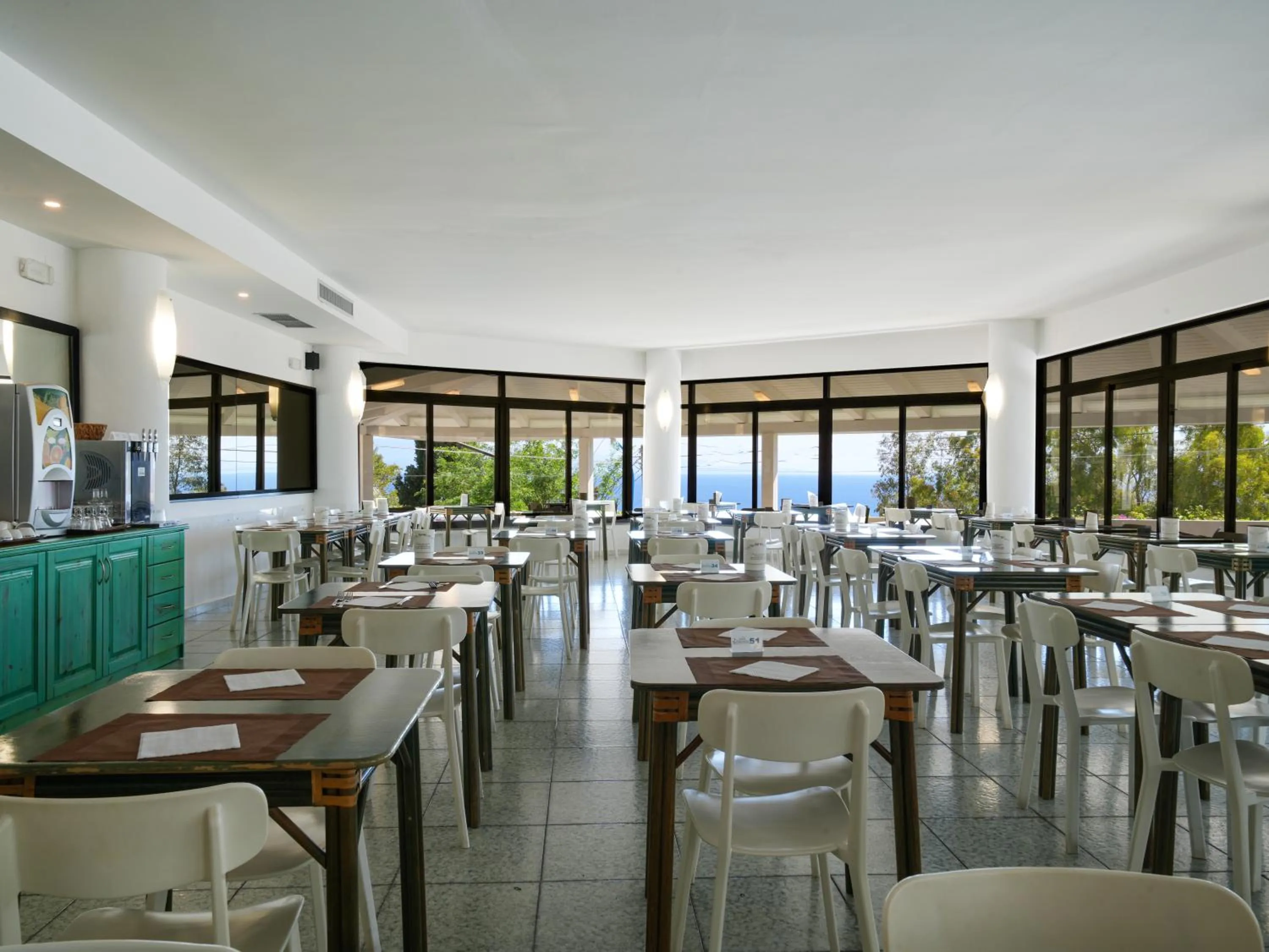 Restaurant/places to eat in Hotel MARINELLA parking wi-fi spiaggia attrezzata