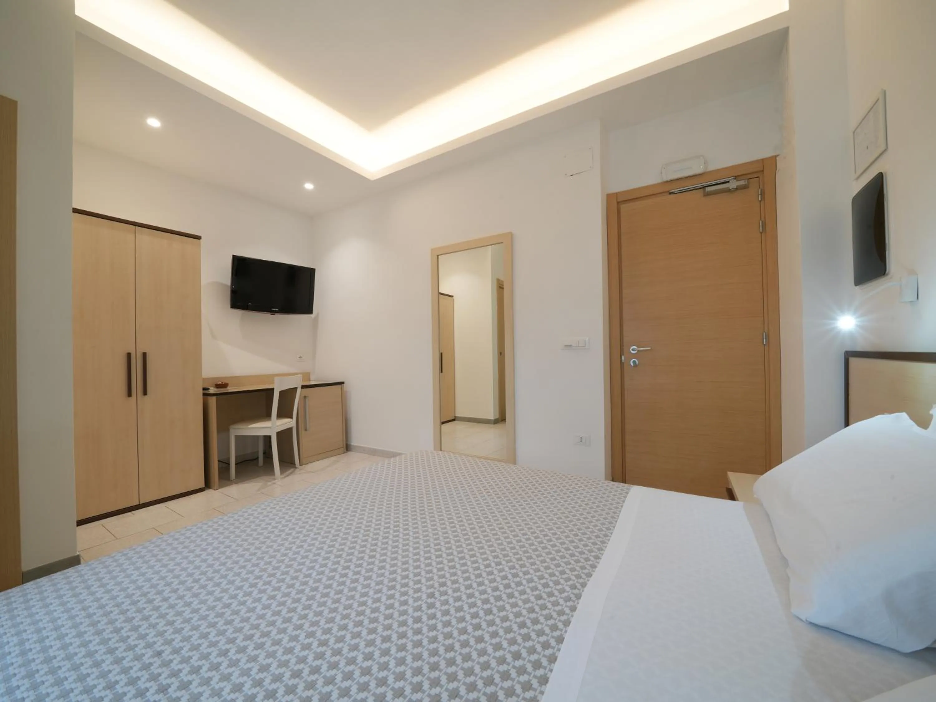 Bed in Hotel MARINELLA parking wi-fi spiaggia attrezzata