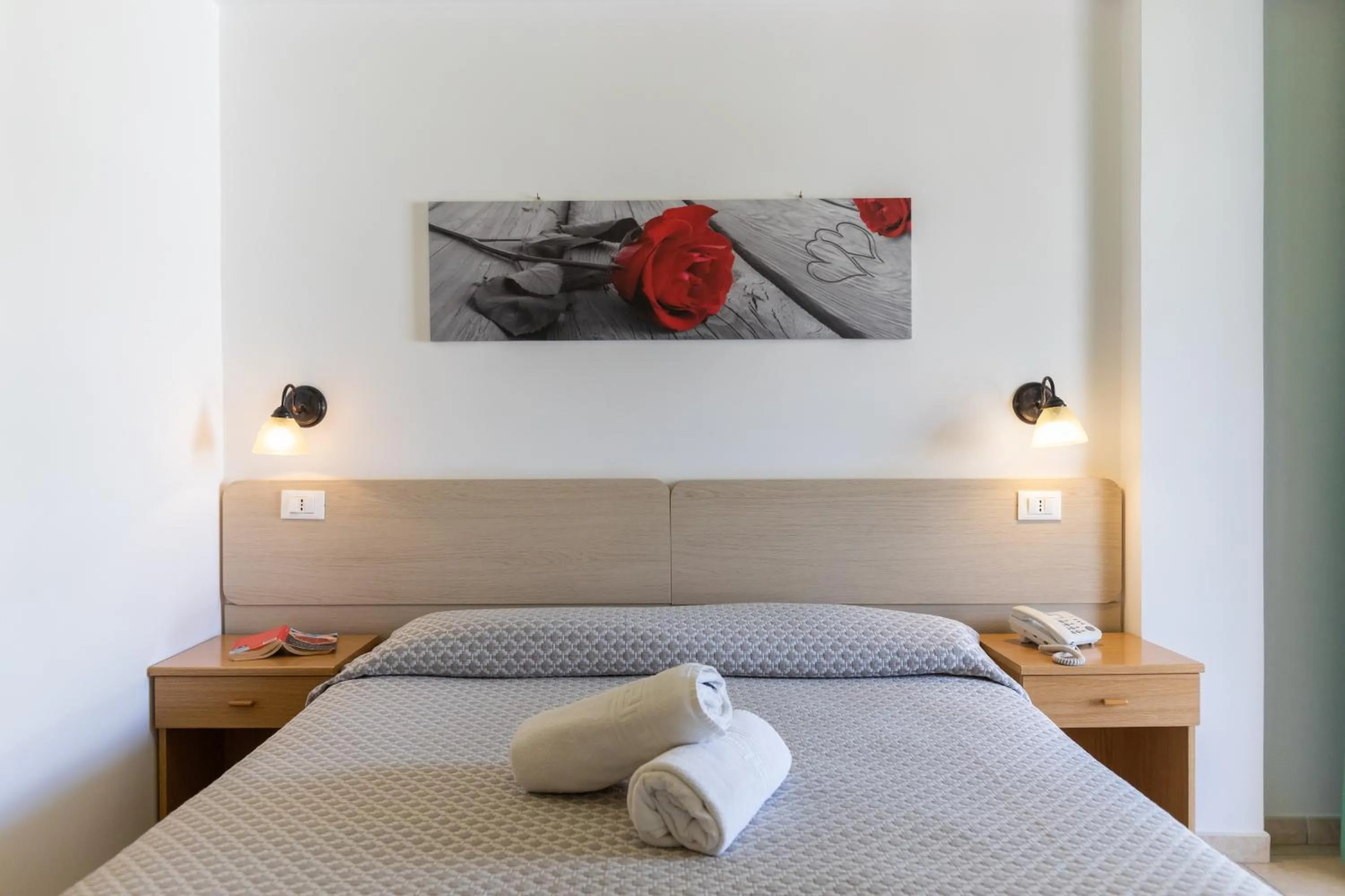 Bed in Hotel MARINELLA parking wi-fi spiaggia attrezzata