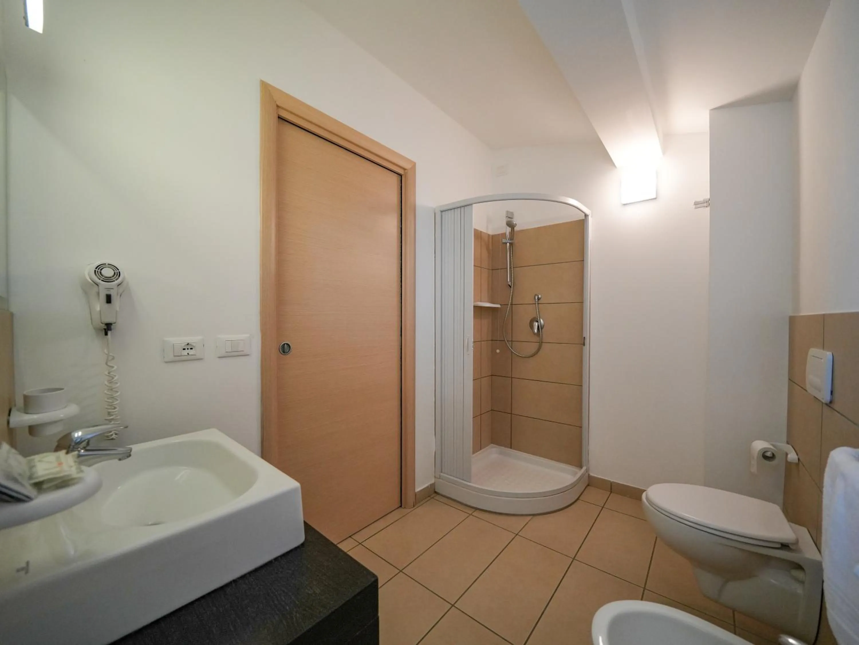 Hotel MARINELLA parking wi-fi spiaggia attrezzata