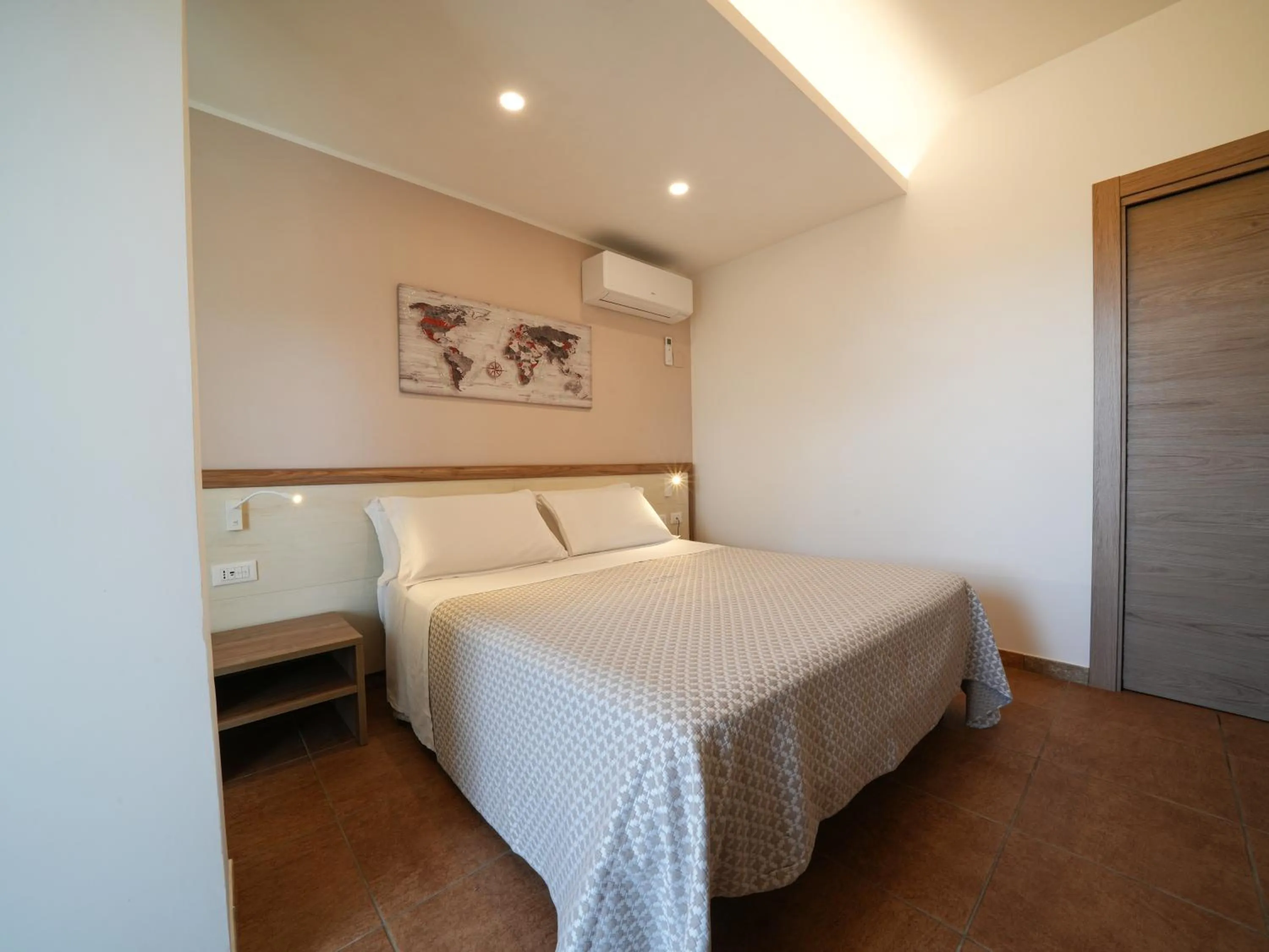 Bed in Hotel MARINELLA parking wi-fi spiaggia attrezzata