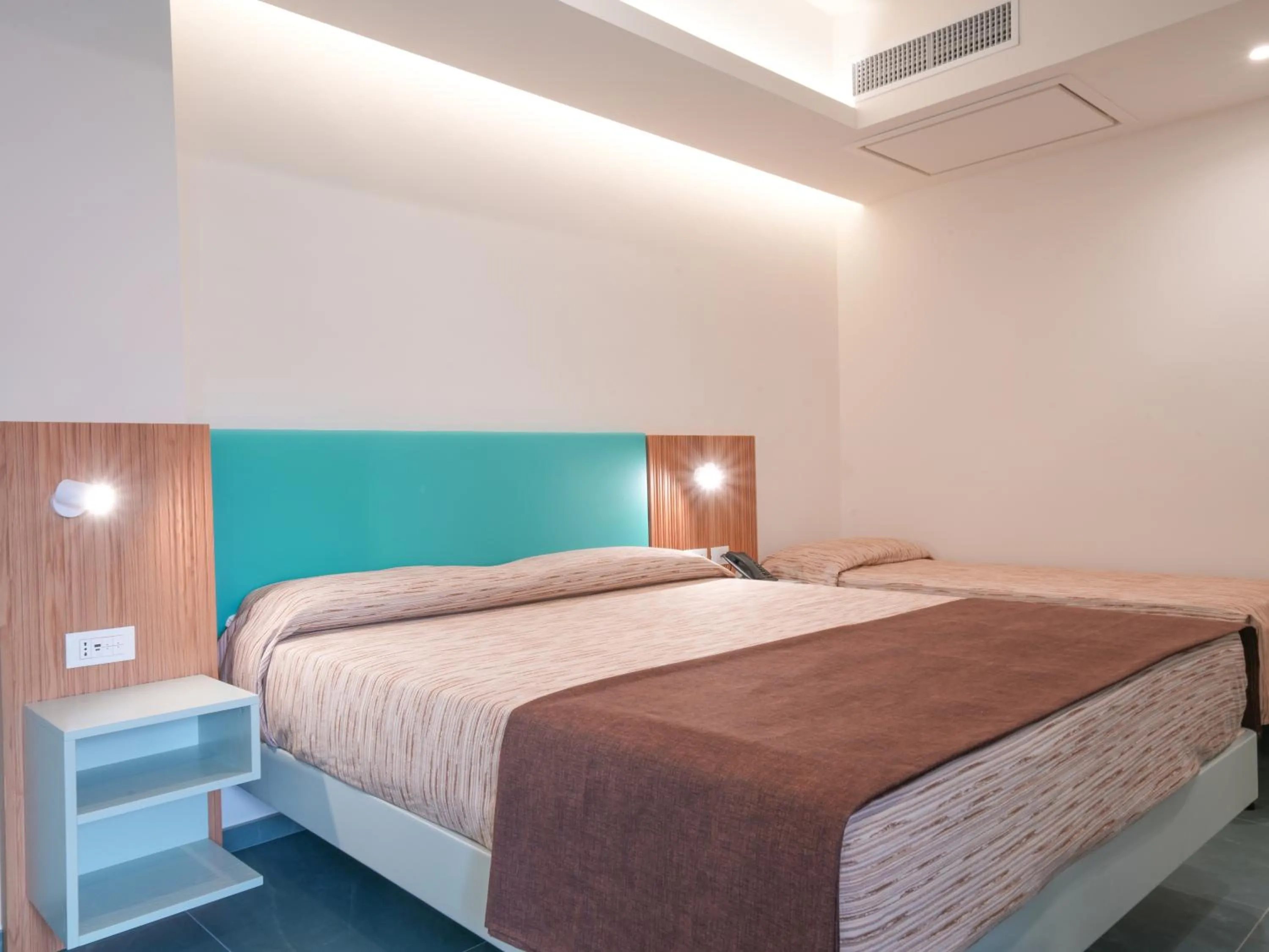 Bed in Hotel MARINELLA parking wi-fi spiaggia attrezzata