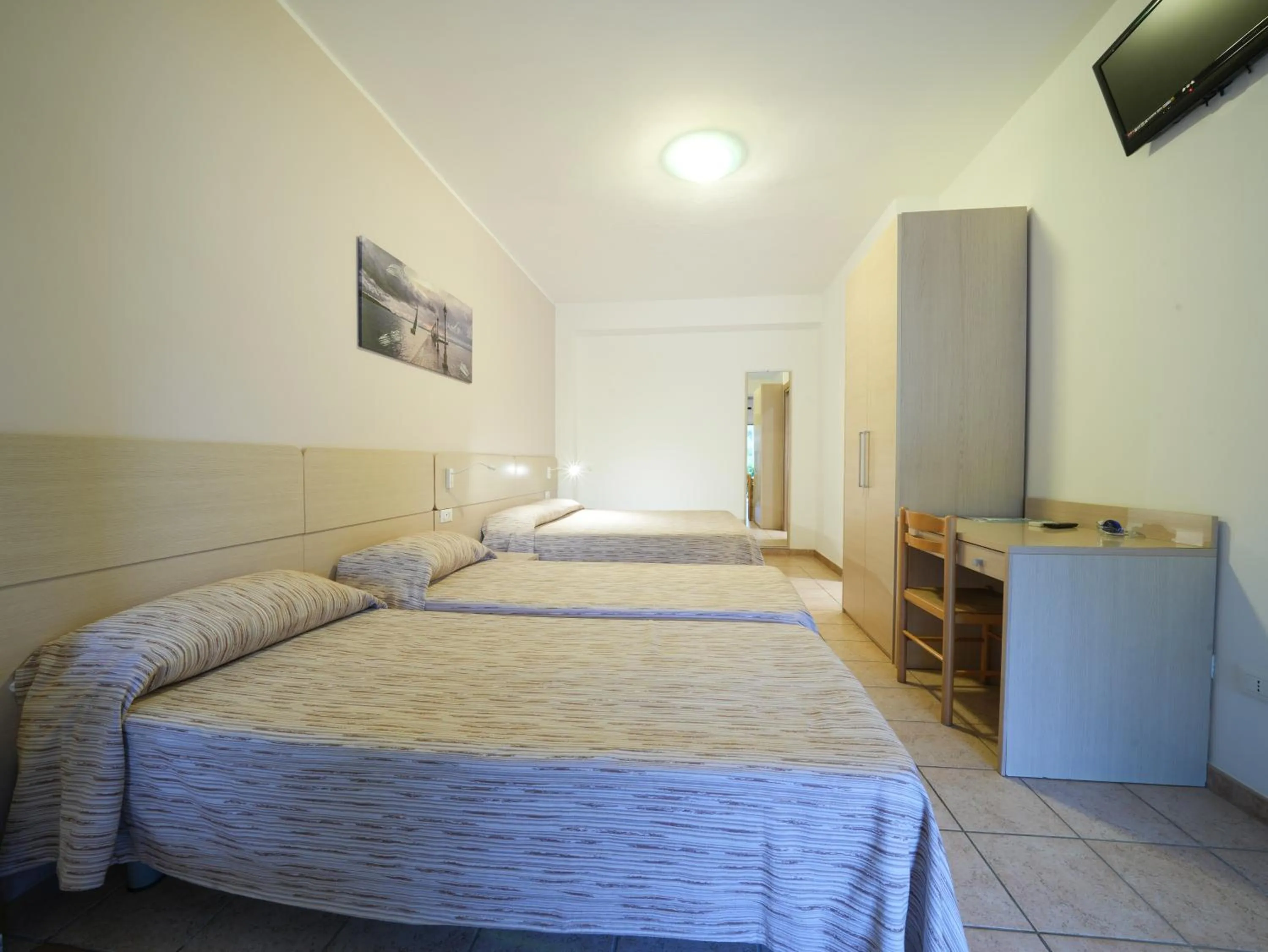 Bed in Hotel MARINELLA parking wi-fi spiaggia attrezzata