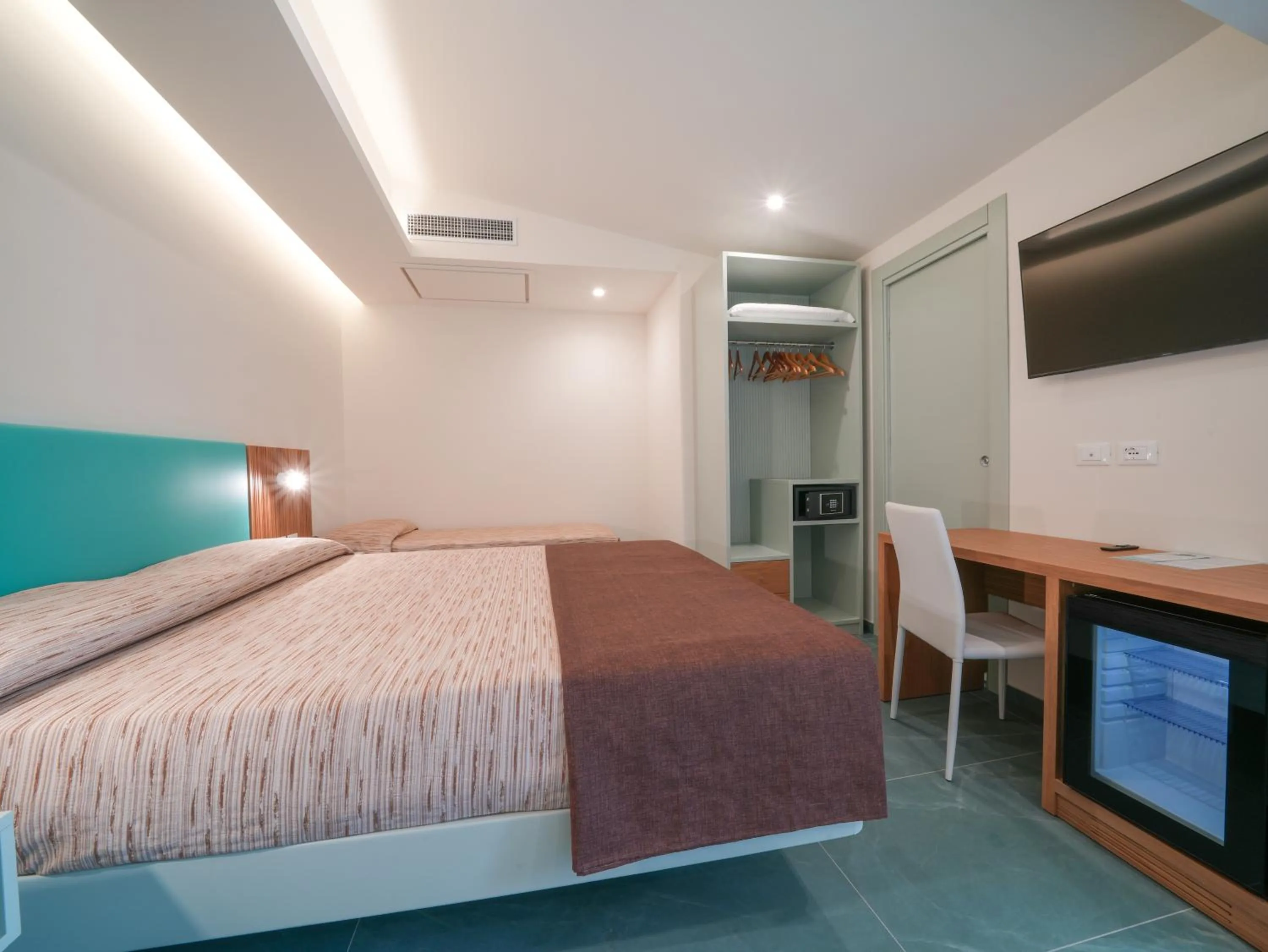 Bed in Hotel MARINELLA parking wi-fi spiaggia attrezzata