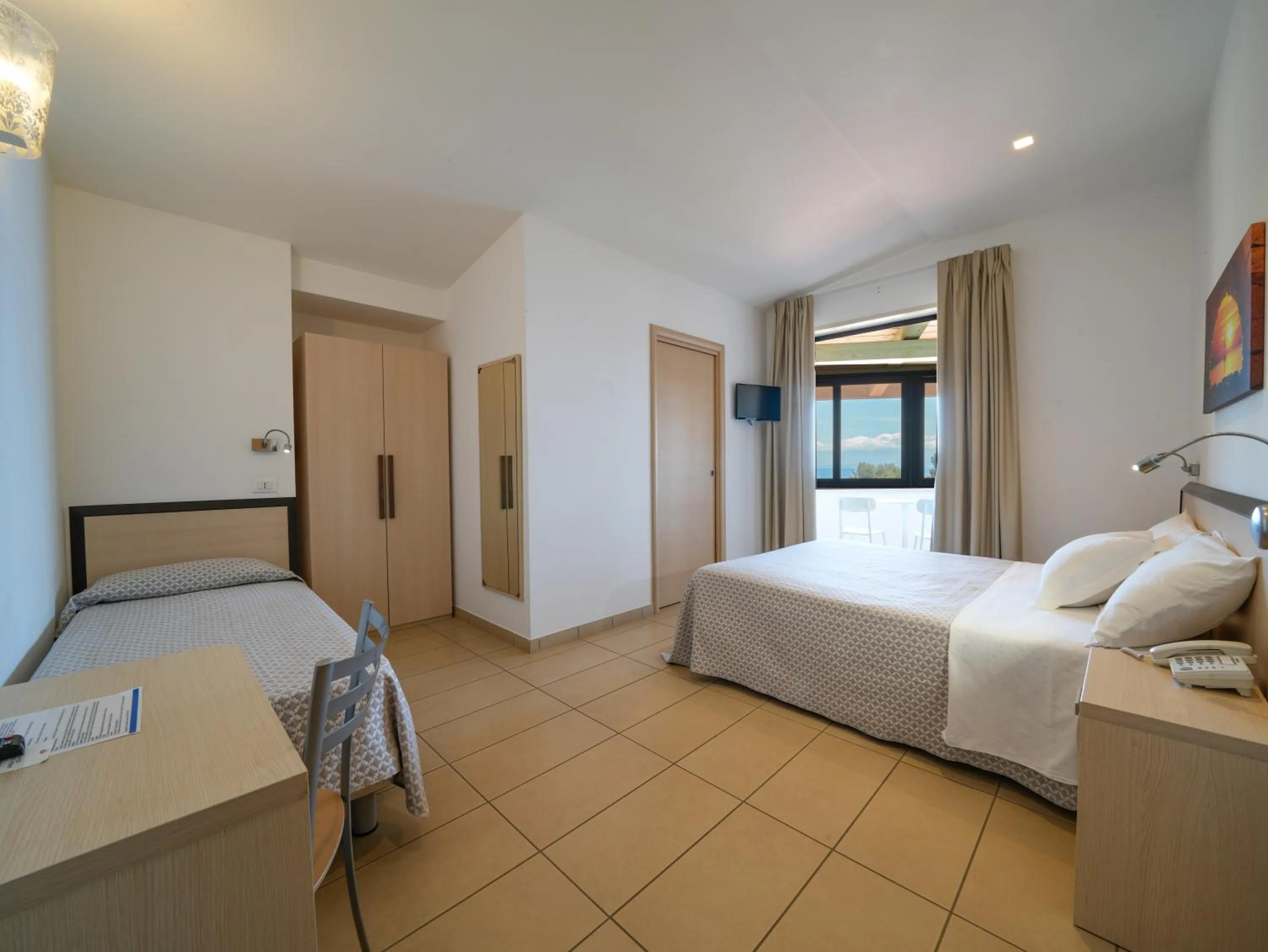 Bed in Hotel MARINELLA parking wi-fi spiaggia attrezzata