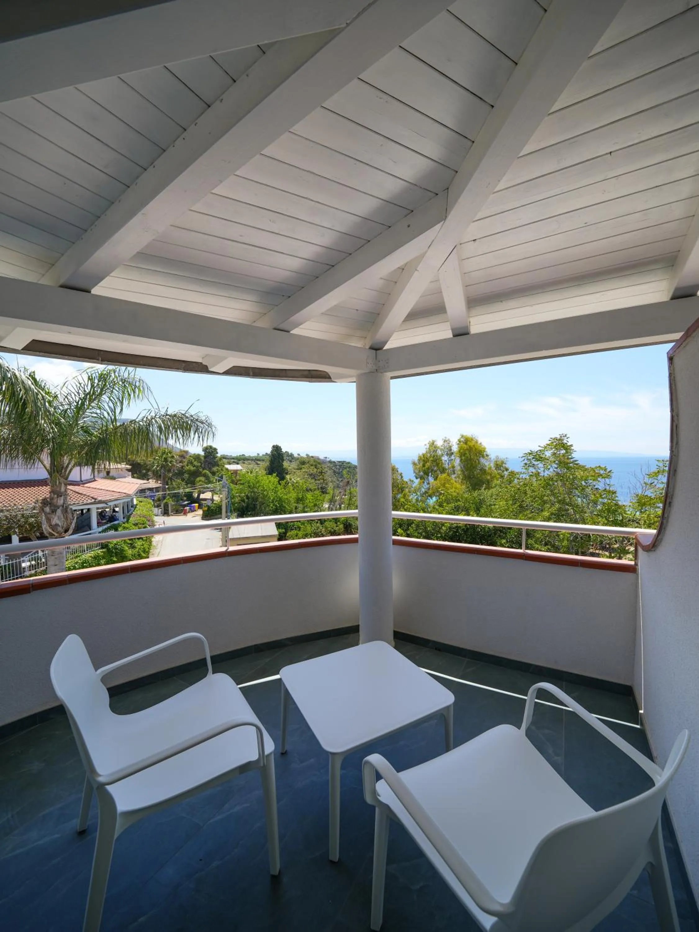 Hotel MARINELLA parking wi-fi spiaggia attrezzata