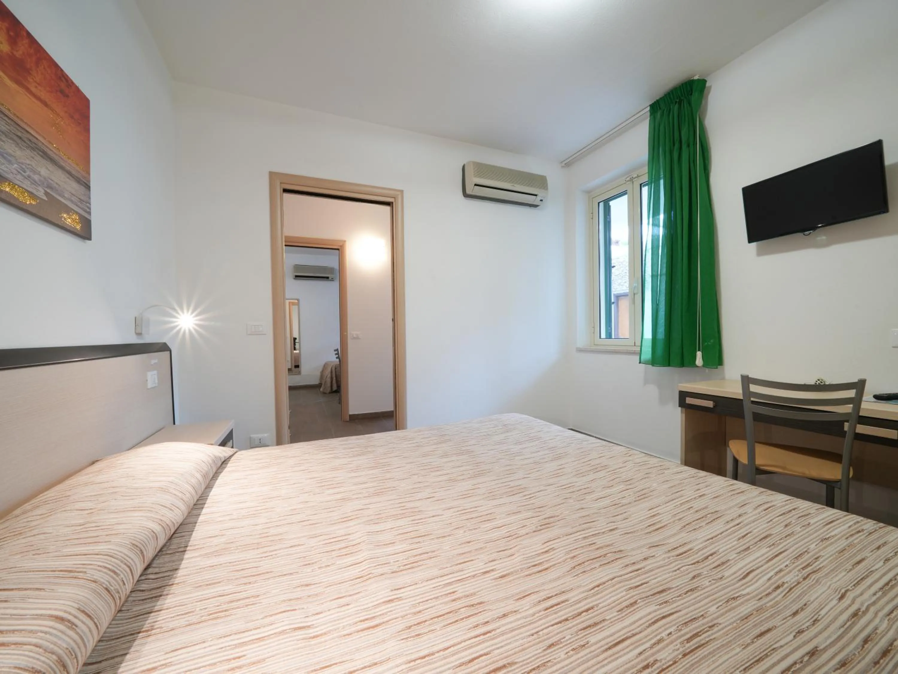 Bed in Hotel MARINELLA parking wi-fi spiaggia attrezzata