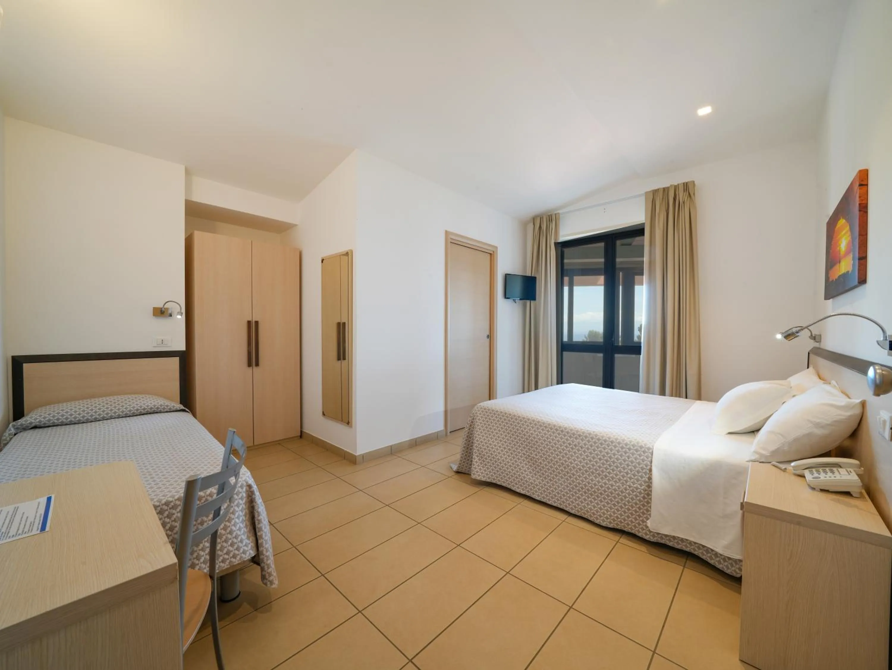 Bed in Hotel MARINELLA parking wi-fi spiaggia attrezzata