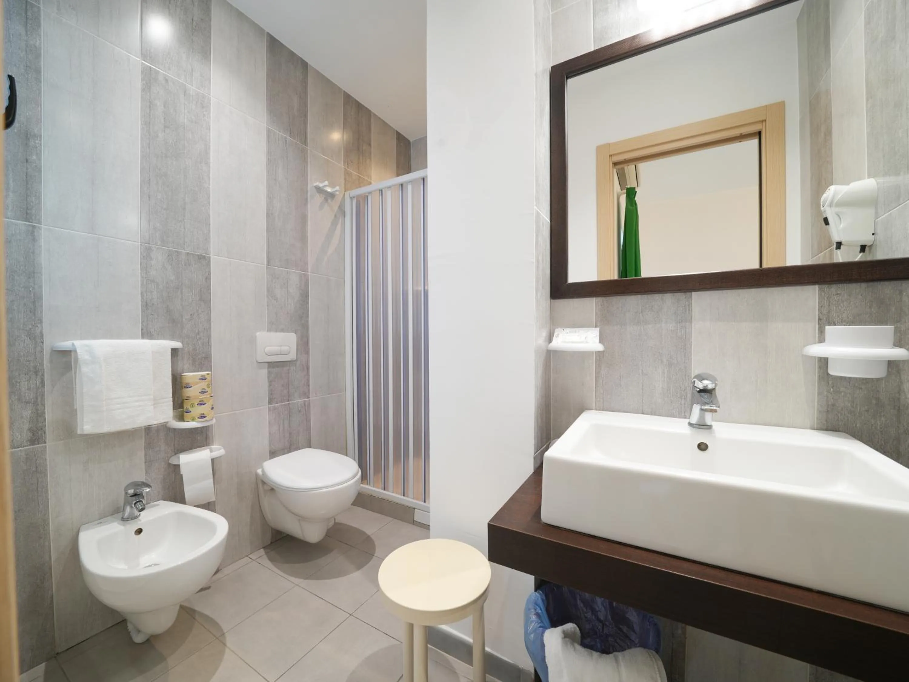 Hotel MARINELLA parking wi-fi spiaggia attrezzata