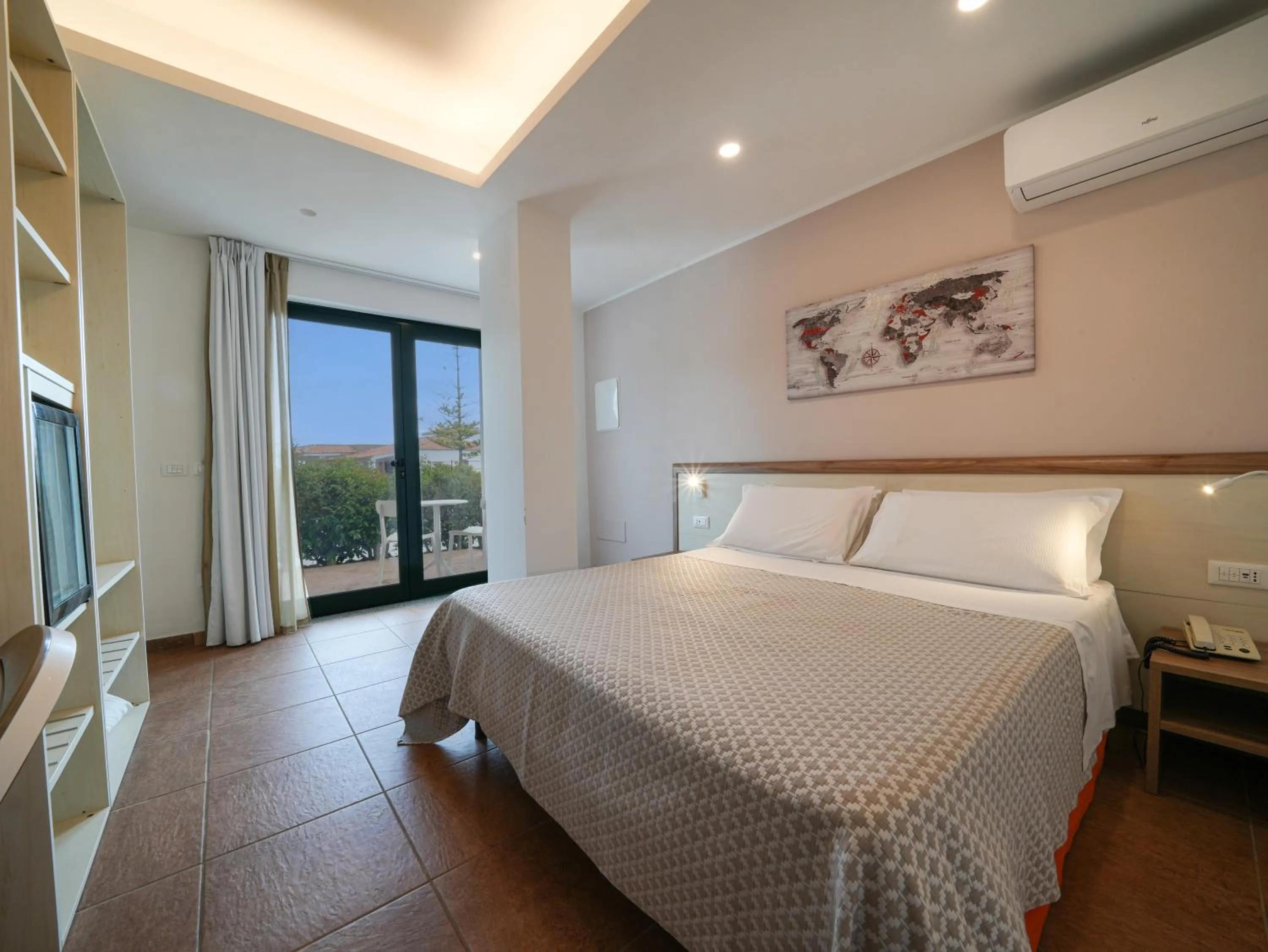 Bed in Hotel MARINELLA parking wi-fi spiaggia attrezzata