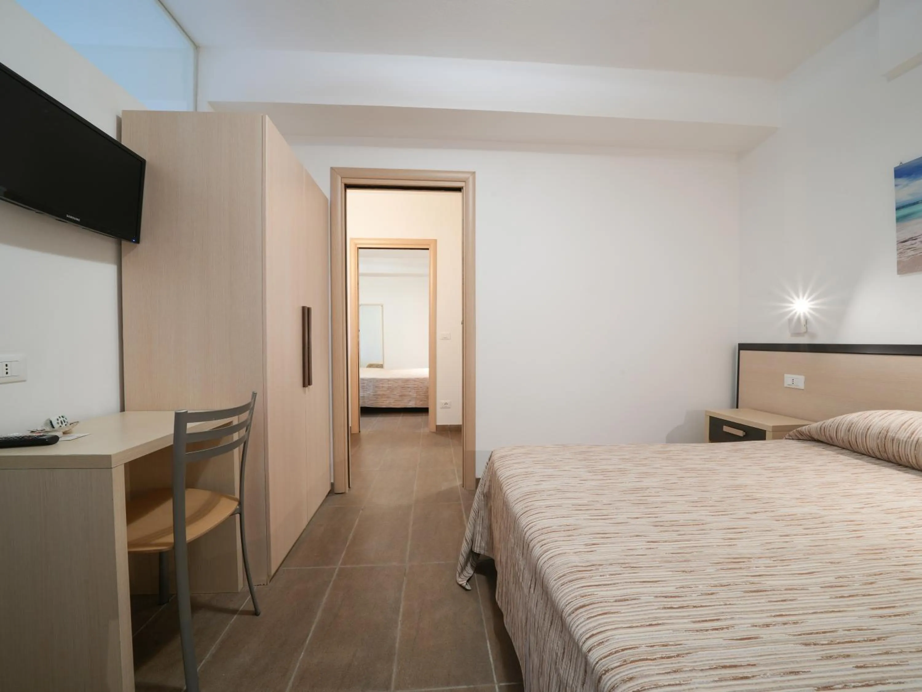 Bed in Hotel MARINELLA parking wi-fi spiaggia attrezzata