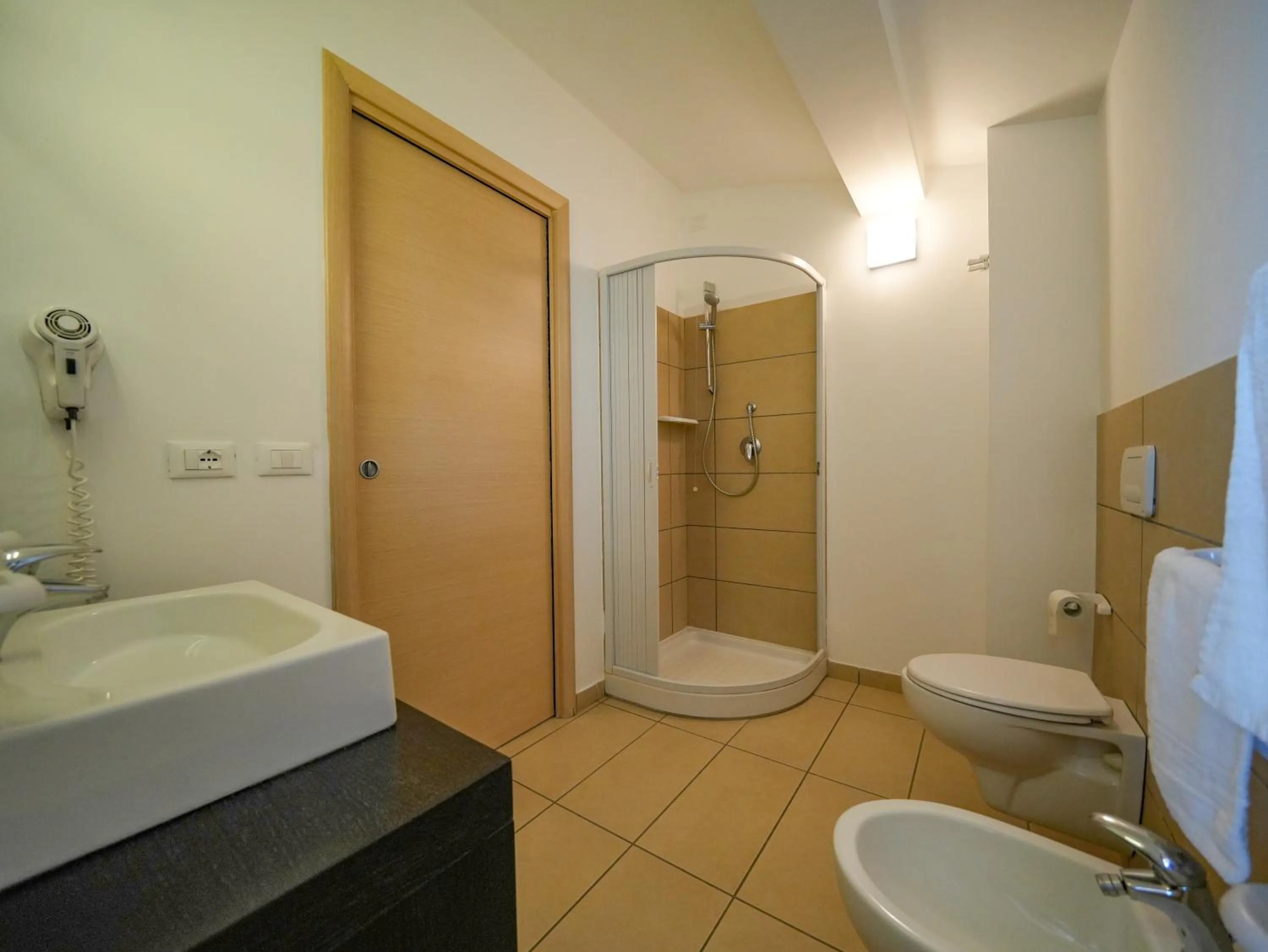 Hotel MARINELLA parking wi-fi spiaggia attrezzata