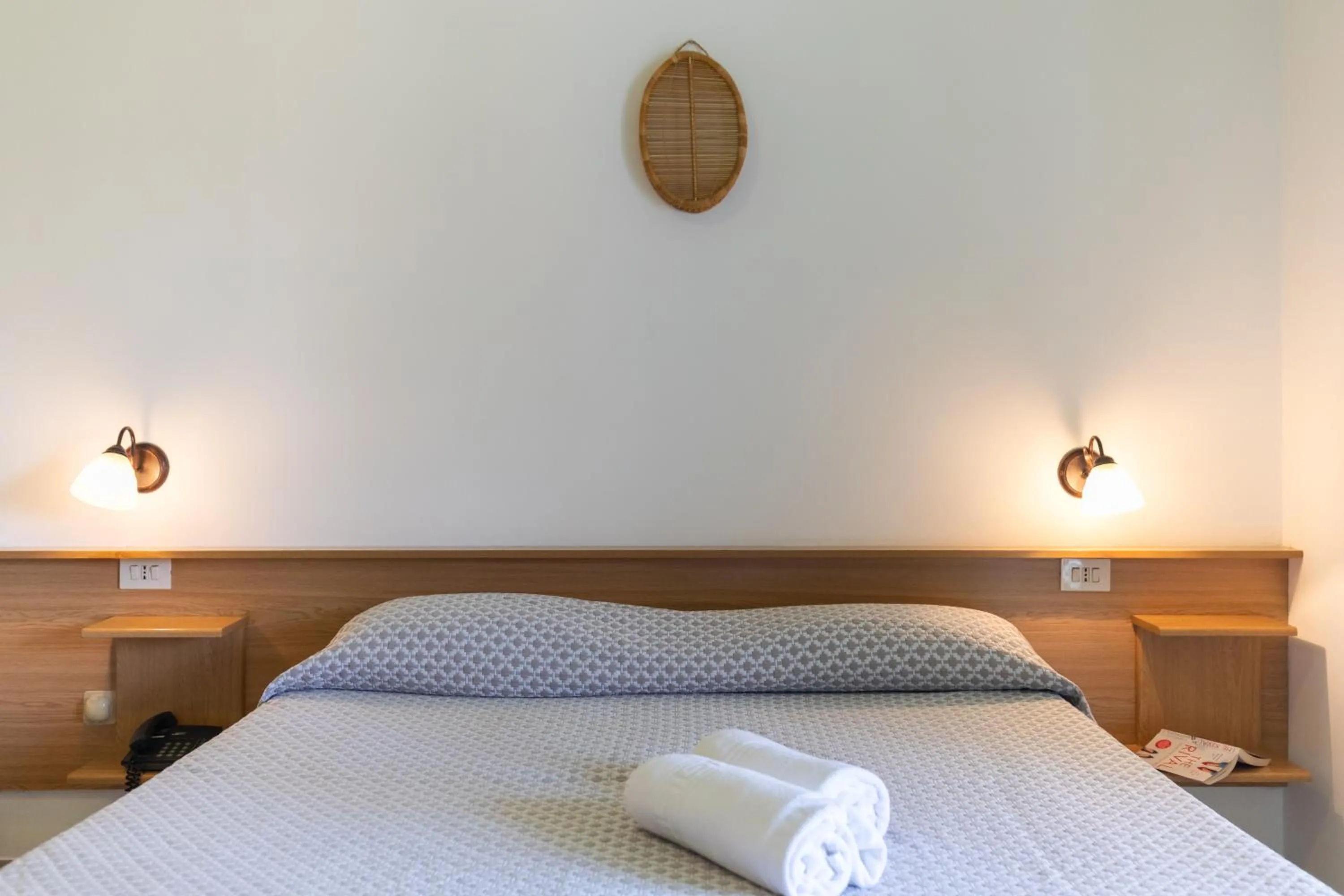 Bed in Hotel MARINELLA parking wi-fi spiaggia attrezzata