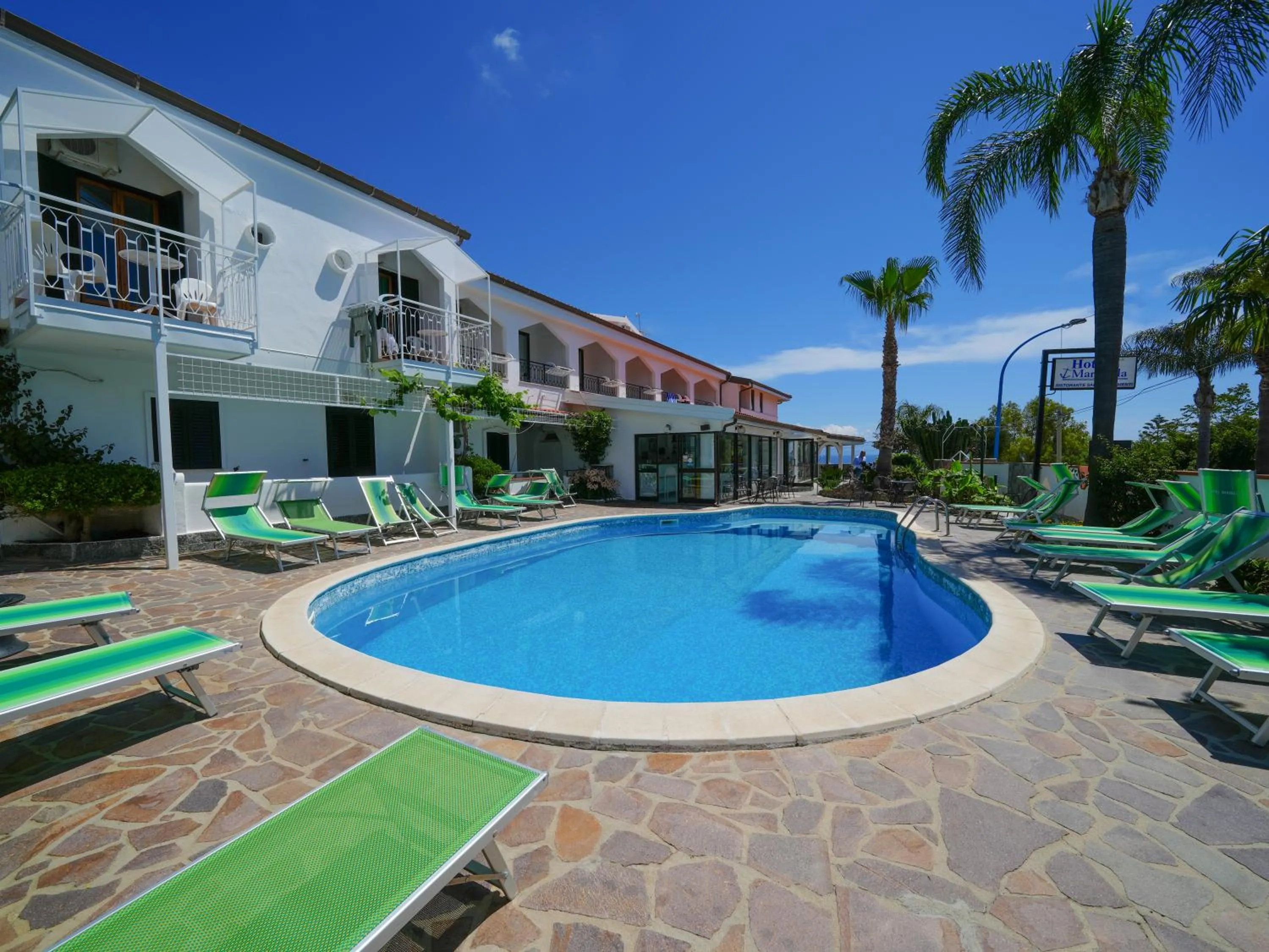 Swimming pool in Hotel MARINELLA parking wi-fi spiaggia attrezzata