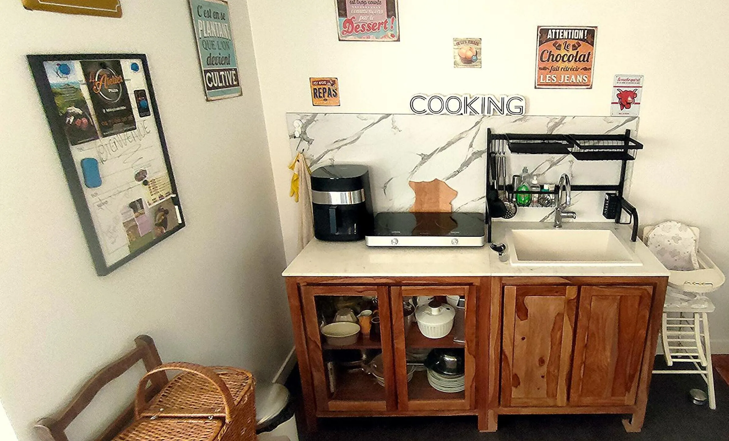 Communal kitchen in Chez Martine et Philippe en Velay
