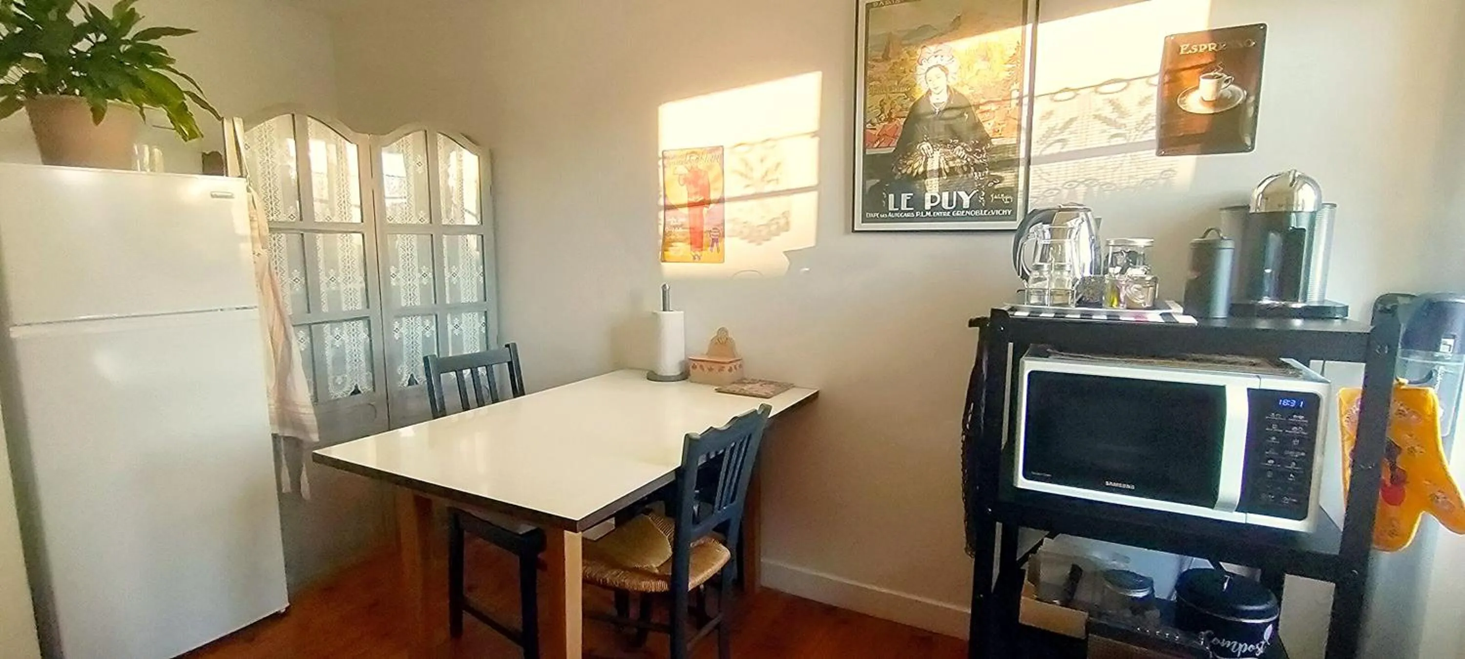 Communal kitchen in Chez Martine et Philippe en Velay
