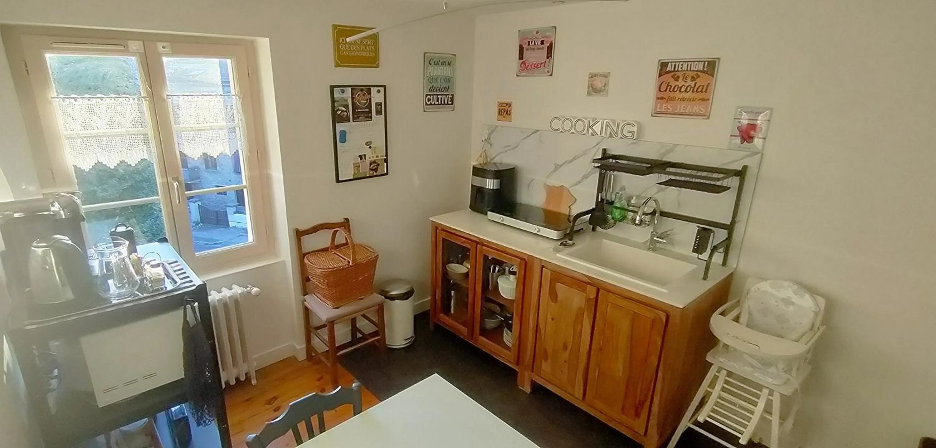 Communal kitchen in Chez Martine et Philippe en Velay