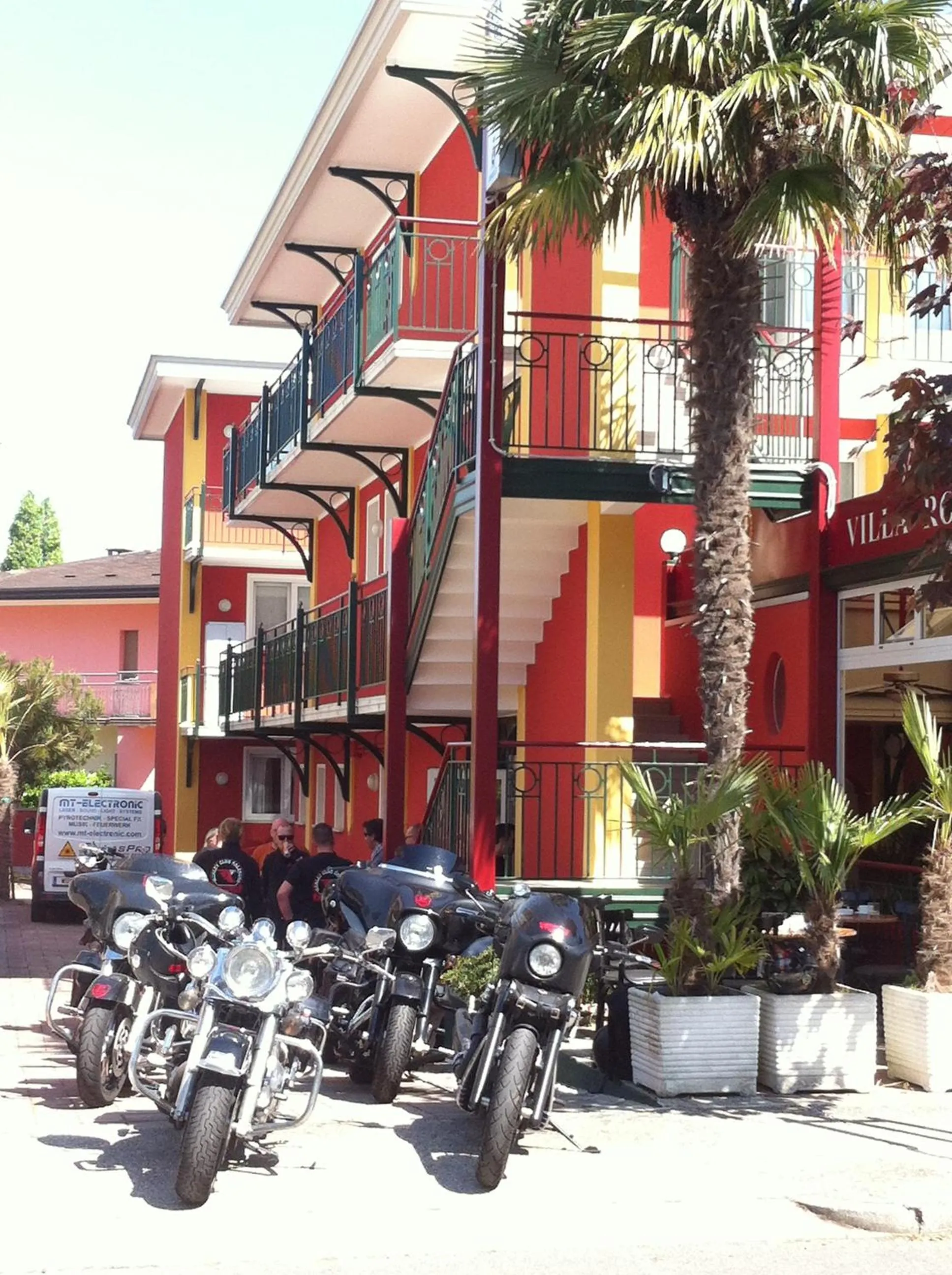 Property building in Villa Romana