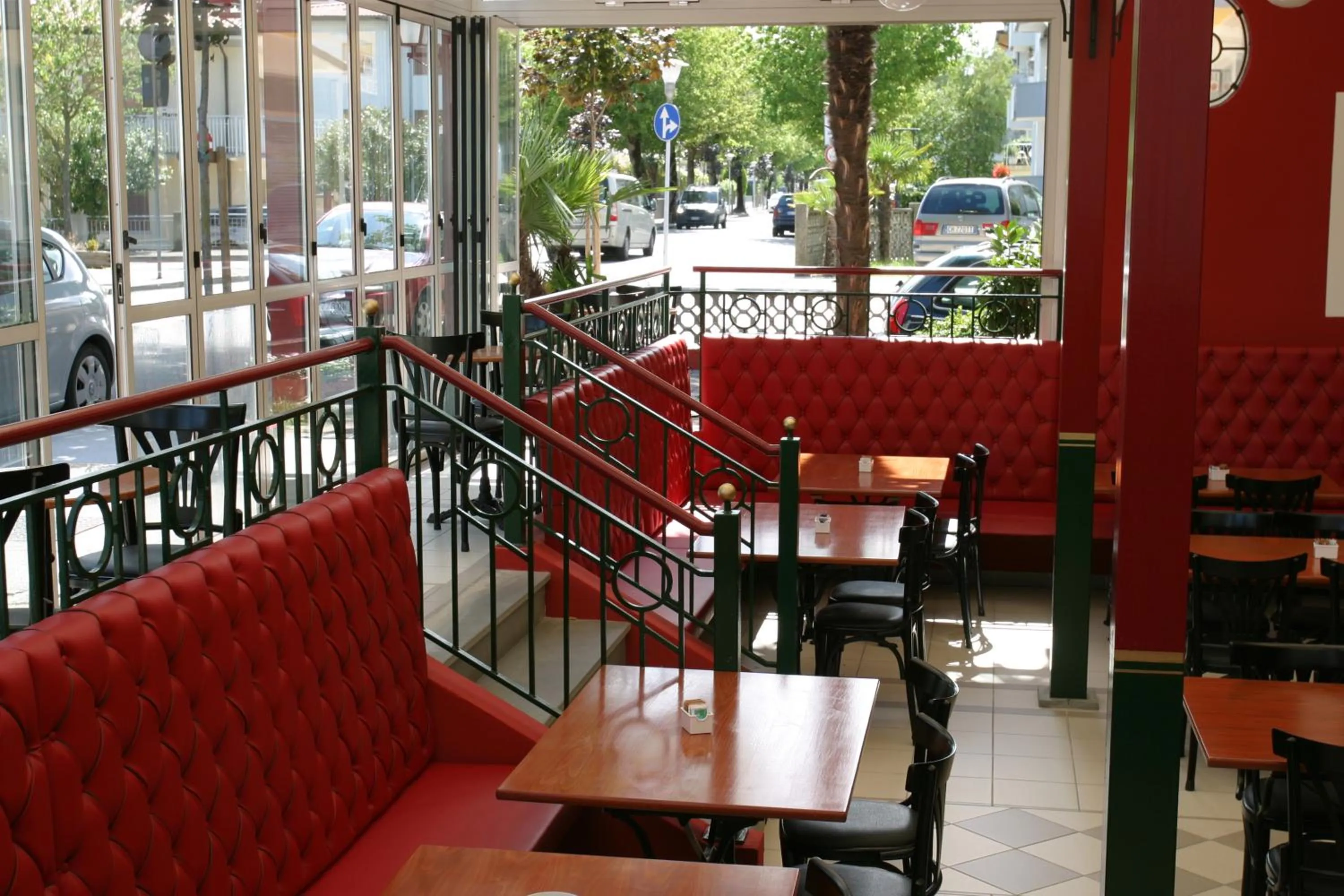 Restaurant/places to eat in Villa Romana