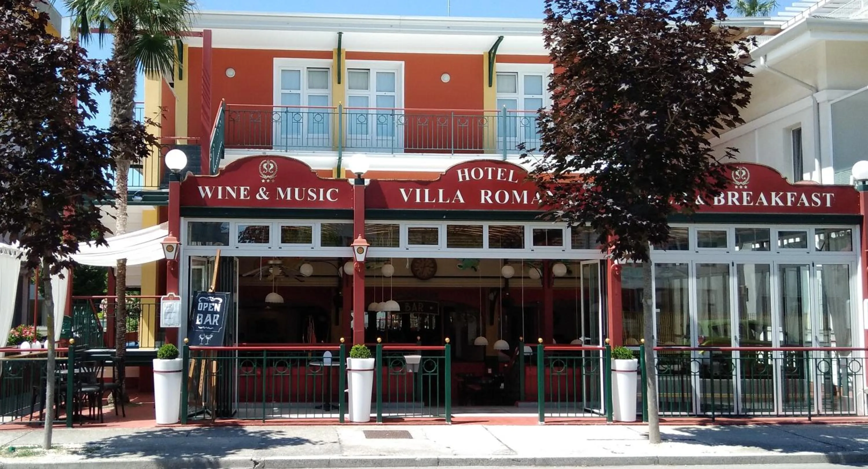 Property building in Villa Romana