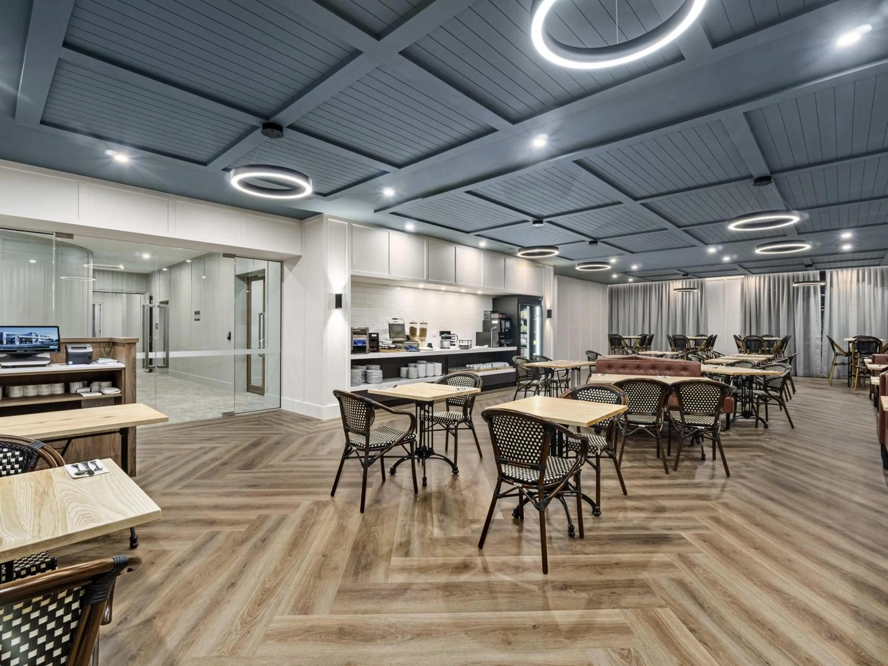 Restaurant/places to eat in Mercure Pakenham