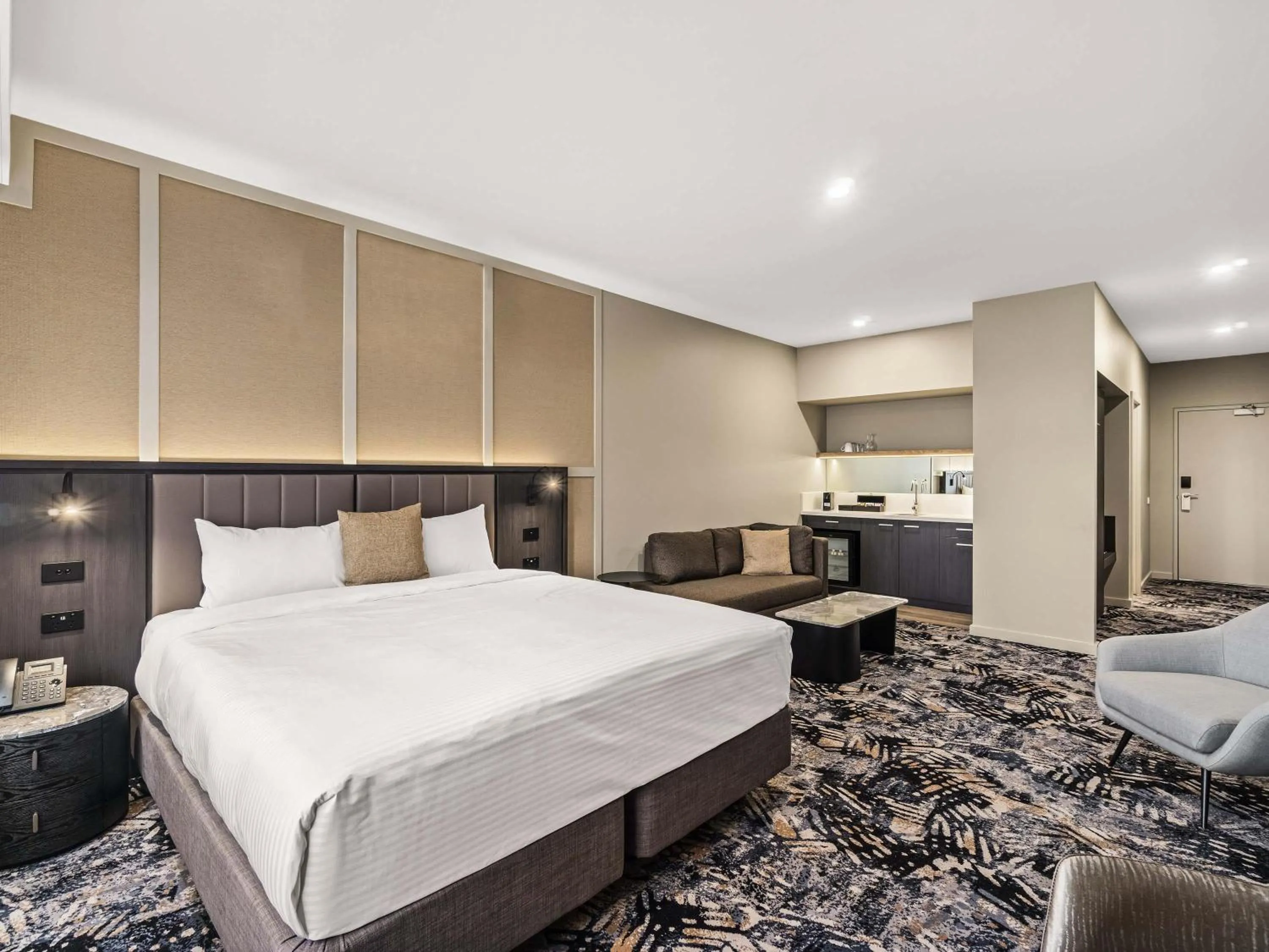 Bedroom, Bed in Mercure Pakenham