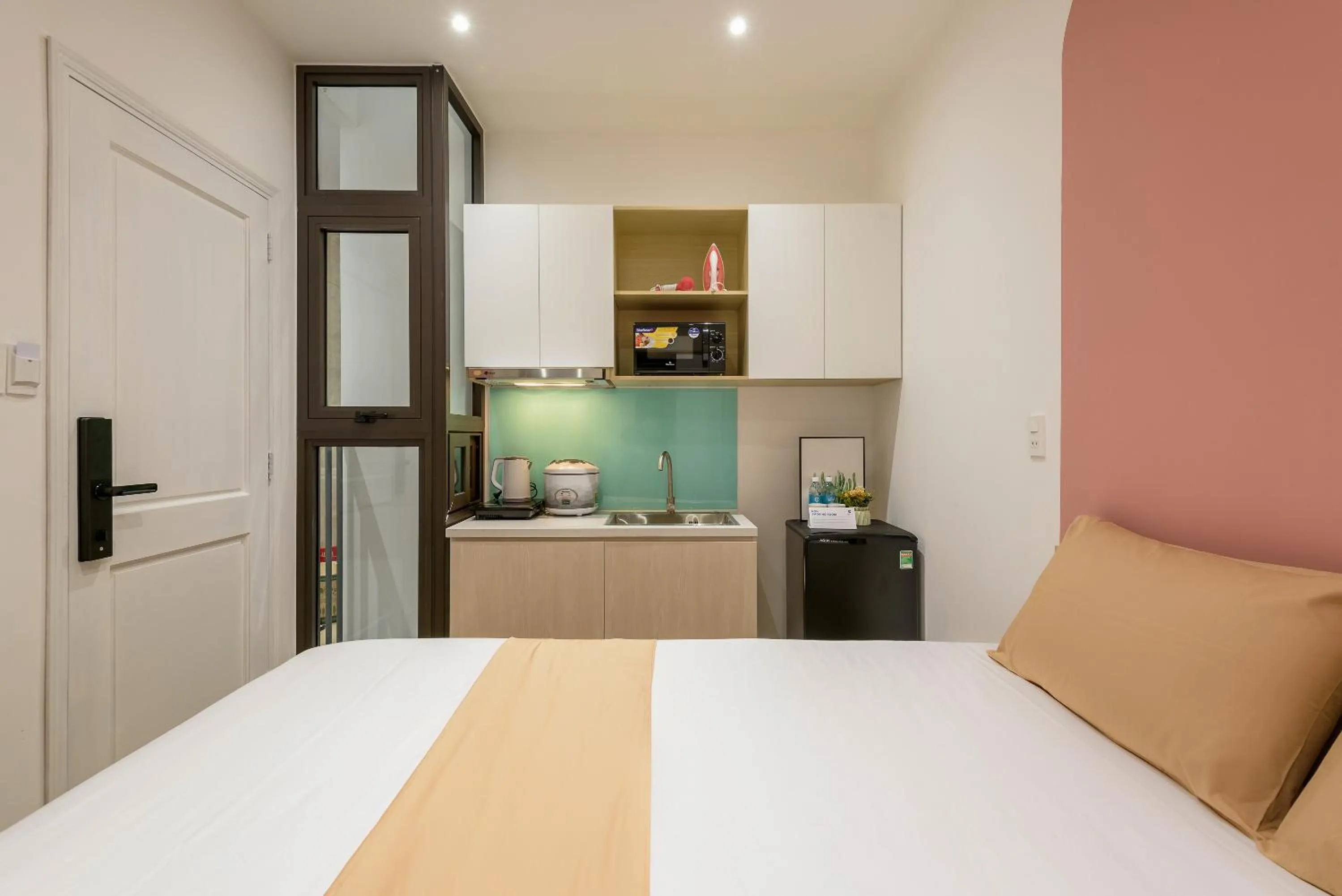 Photo of the whole room, Bed in Cozrum Homes - June Corner