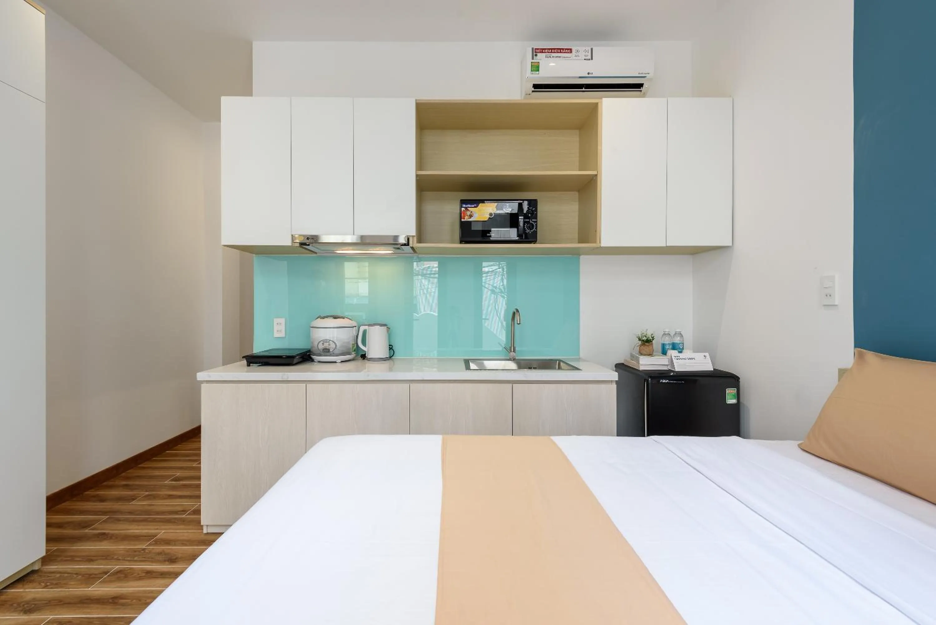 Kitchen or kitchenette, Bed in Cozrum Homes - June Corner