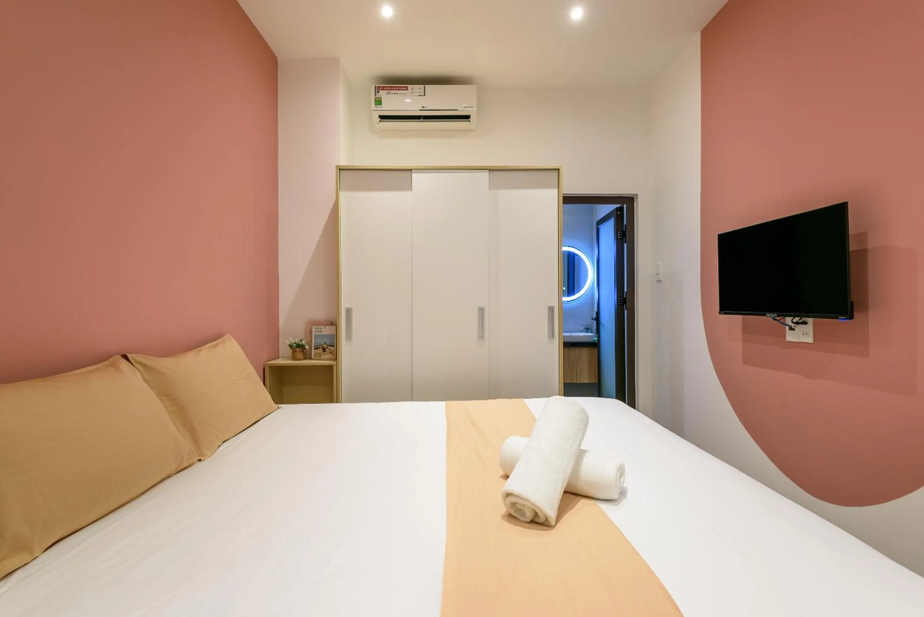 Communal lounge/ TV room, Bed in Cozrum Homes - June Corner