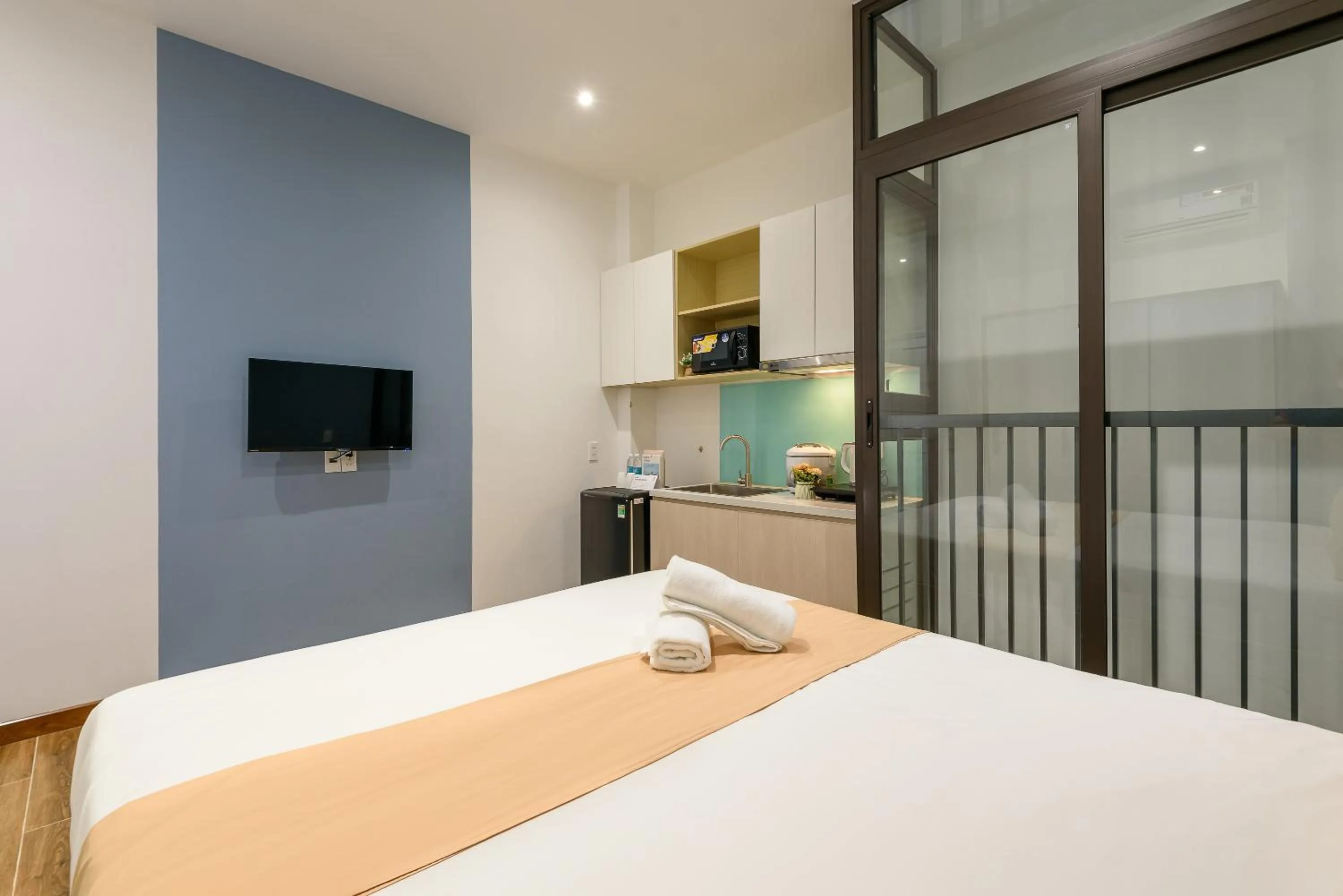 Photo of the whole room, Bed in Cozrum Homes - June Corner