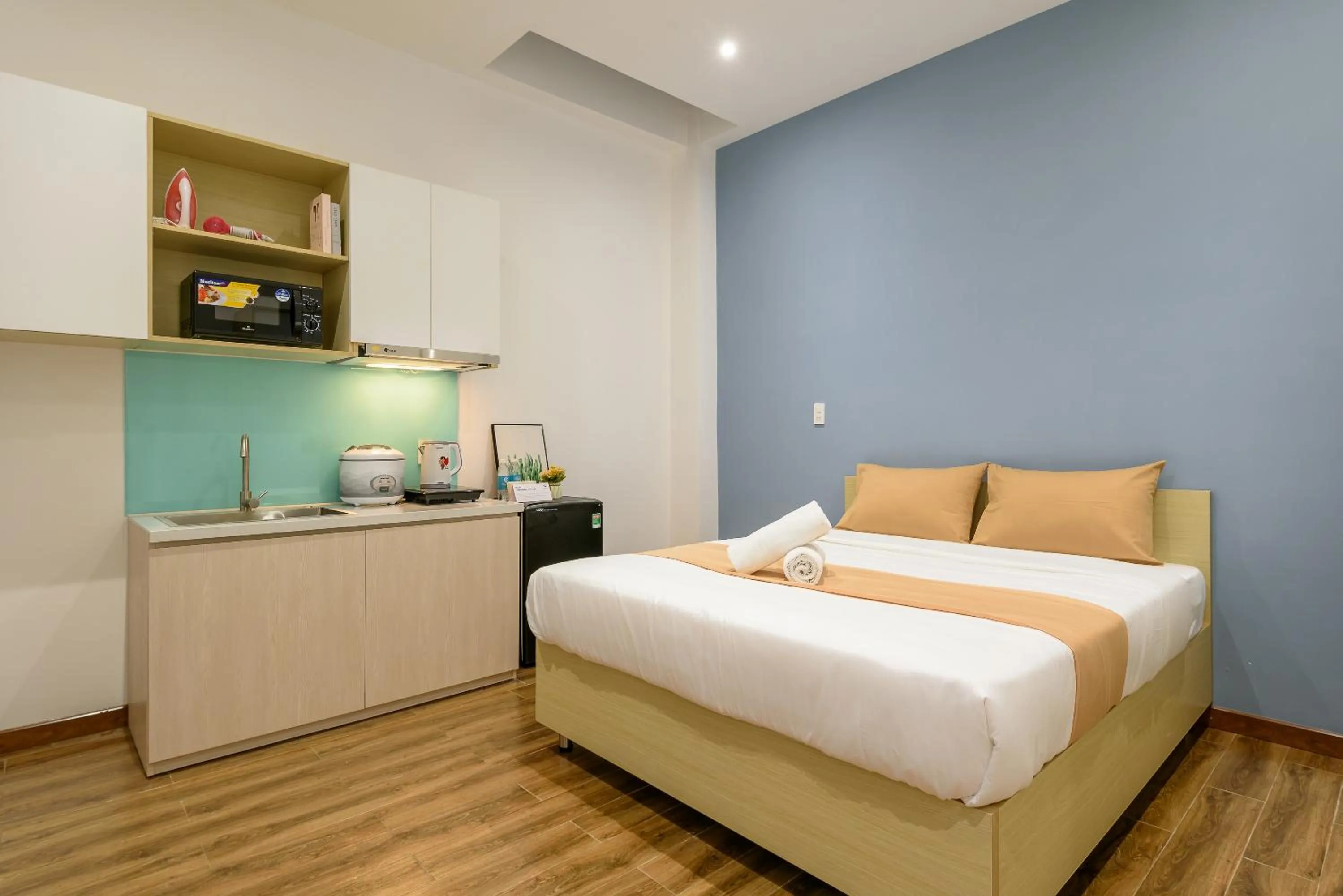 Photo of the whole room, Bed in Cozrum Homes - June Corner