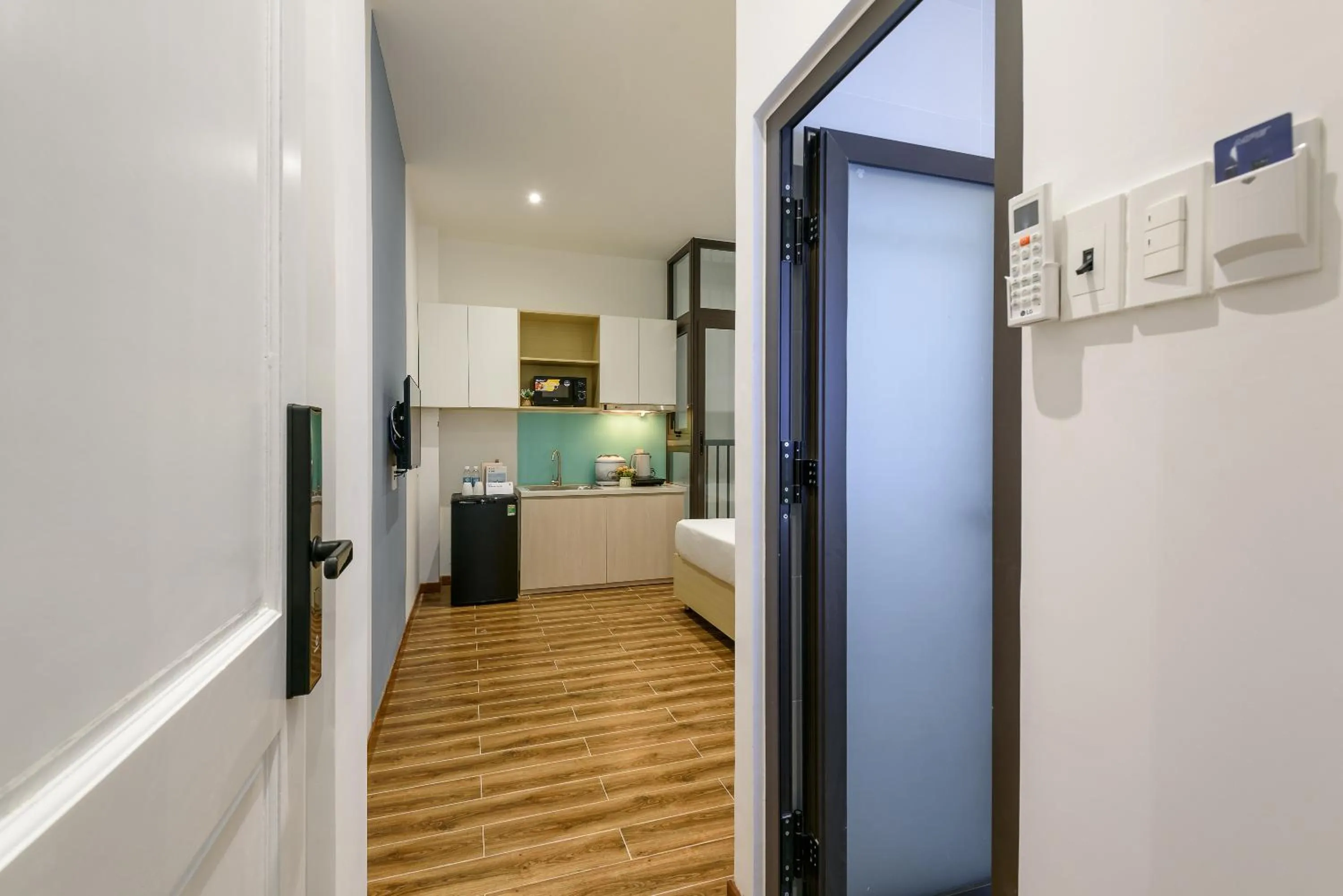 TV and multimedia in Cozrum Homes - June Corner