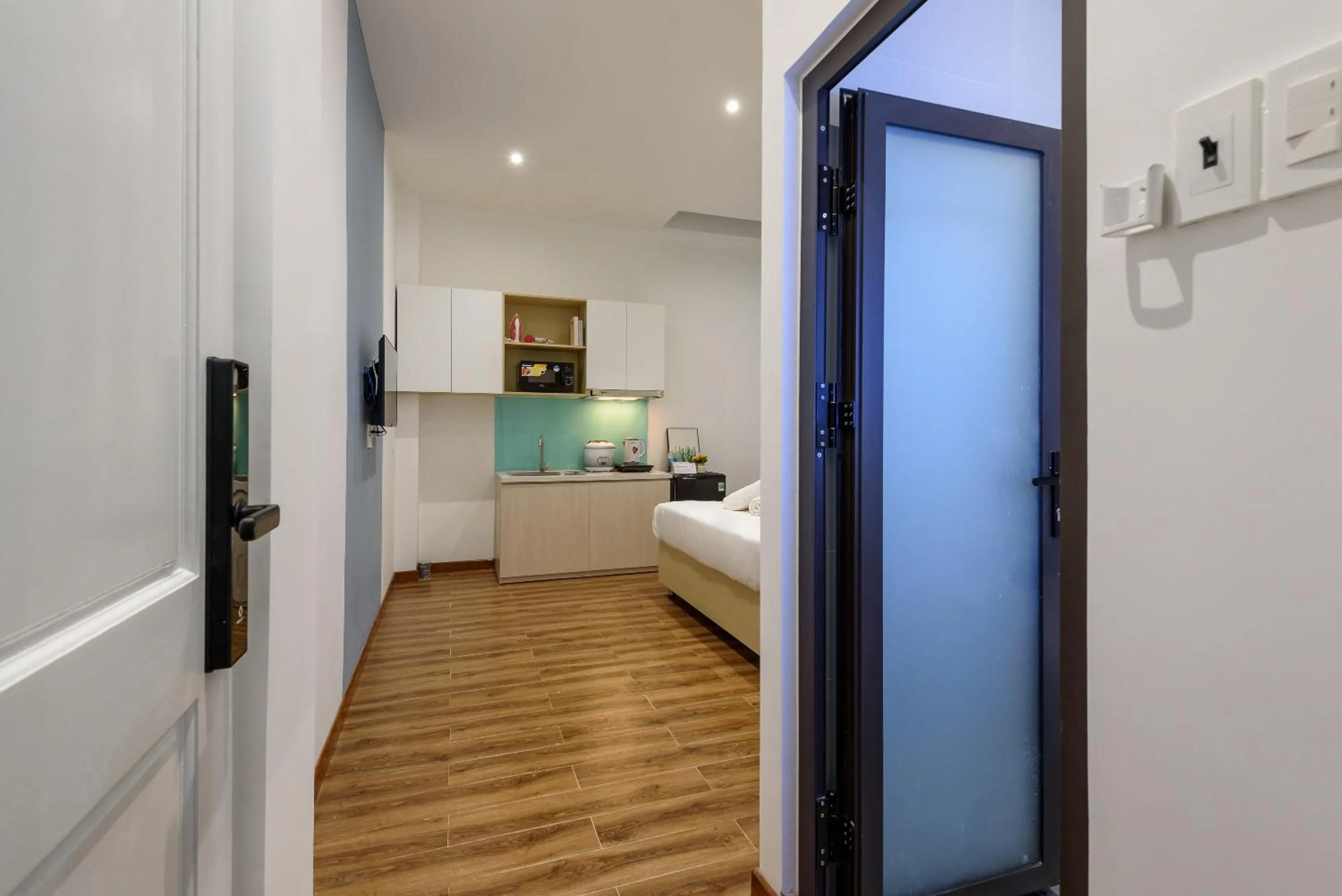 Photo of the whole room, Bed in Cozrum Homes - June Corner