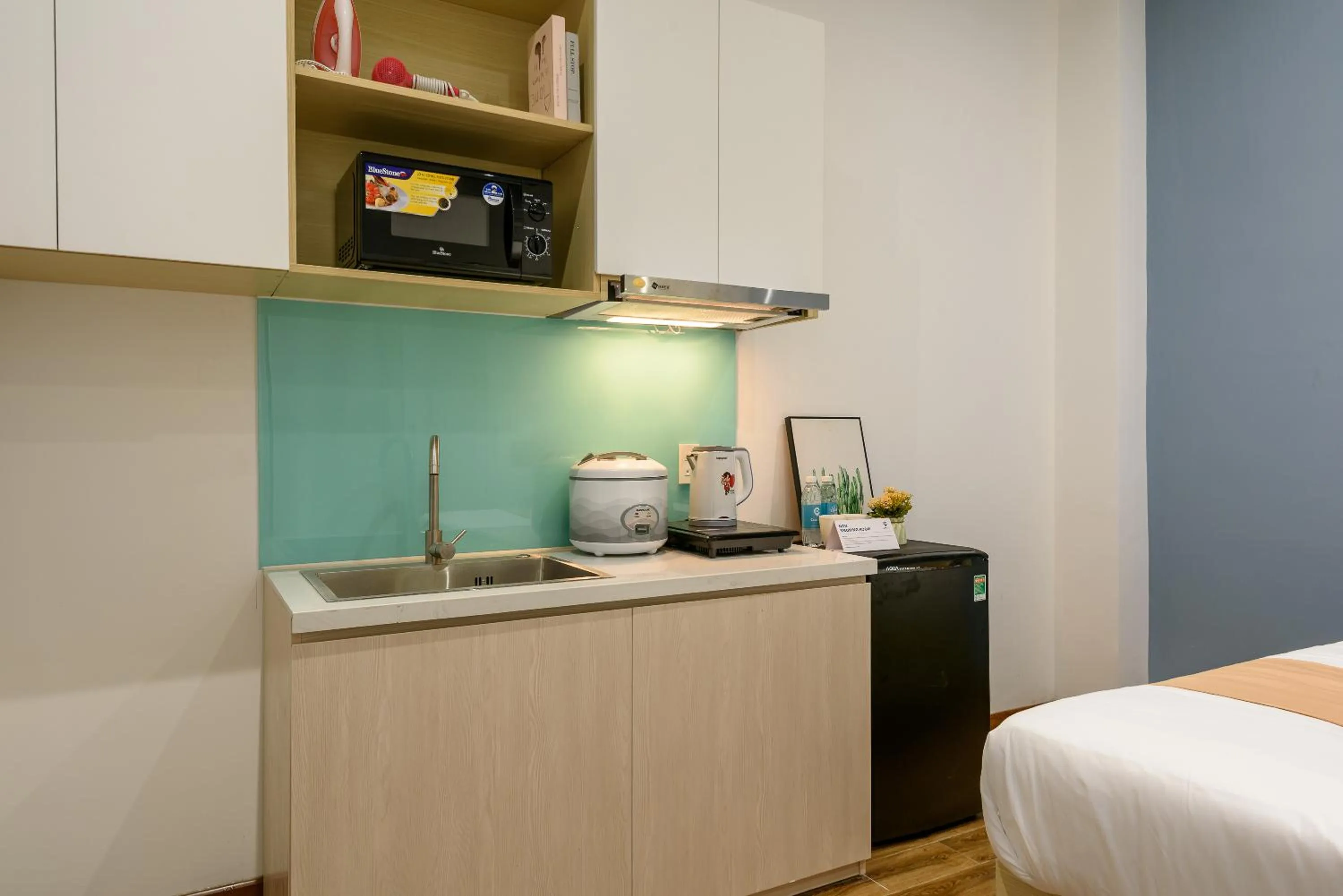 Kitchen or kitchenette, Bed in Cozrum Homes - June Corner