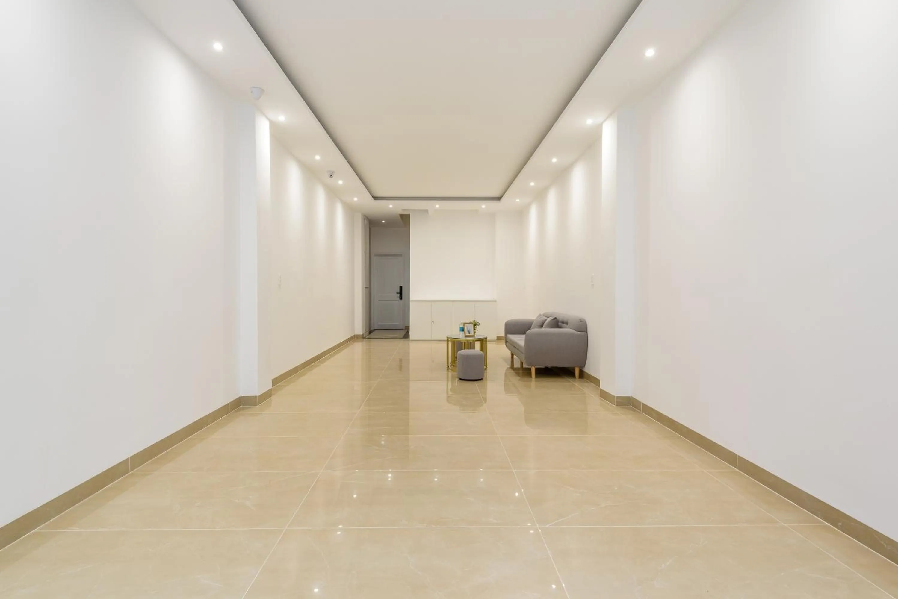 Lobby or reception in Cozrum Homes - June Corner