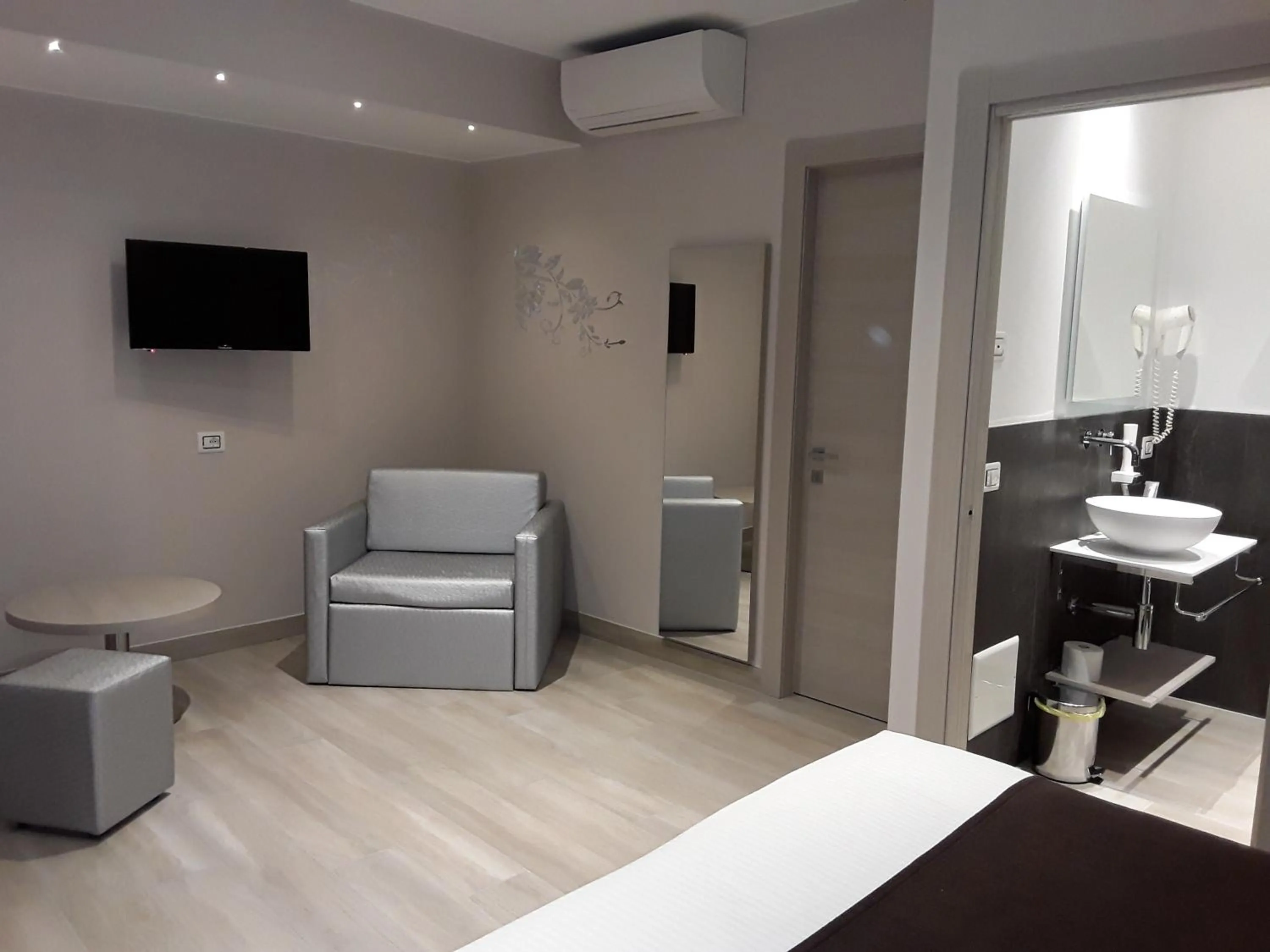 Bed in Hotel Danieli La Castellana lago di Garda