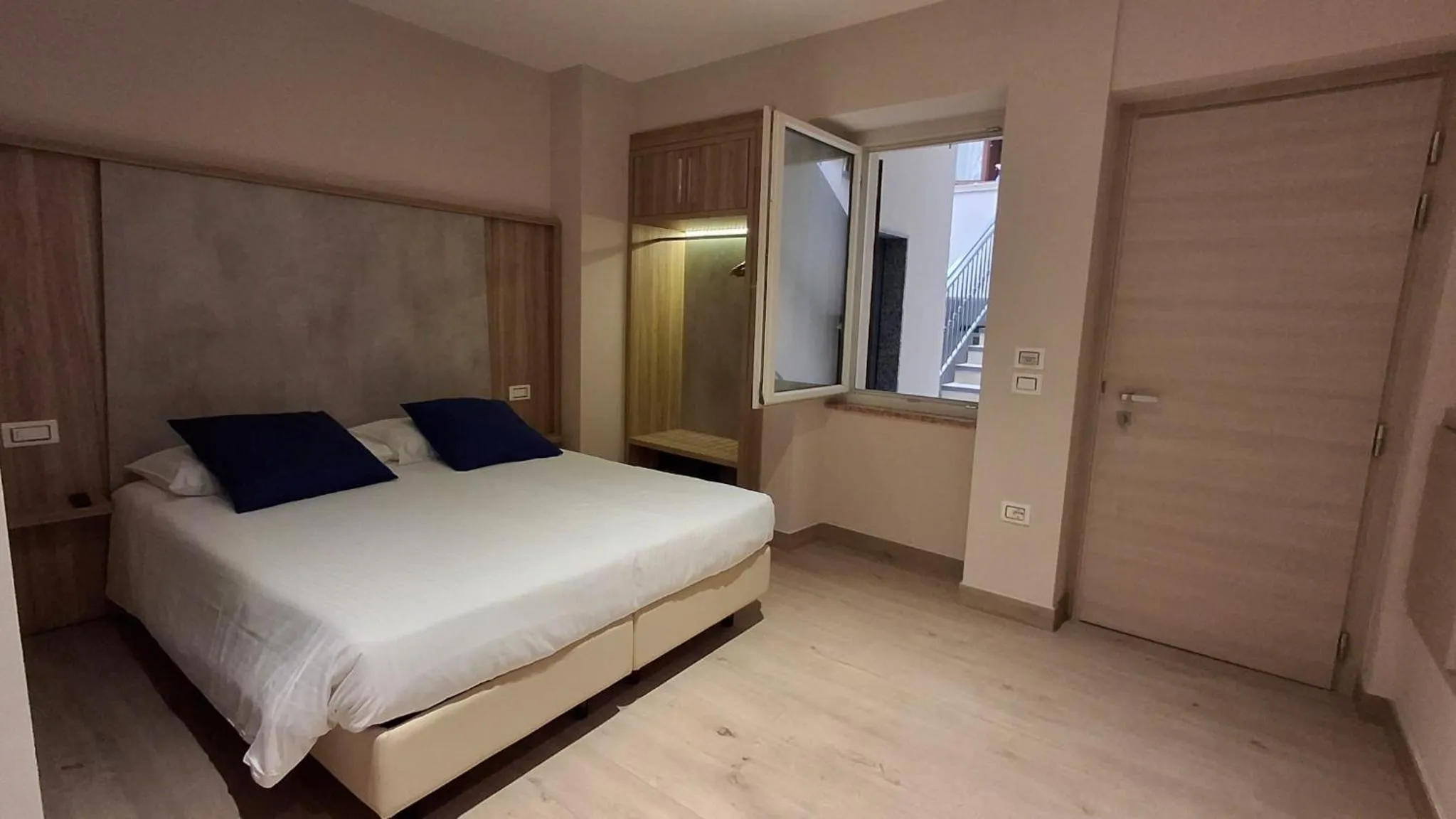 Bed in Hotel Danieli La Castellana lago di Garda