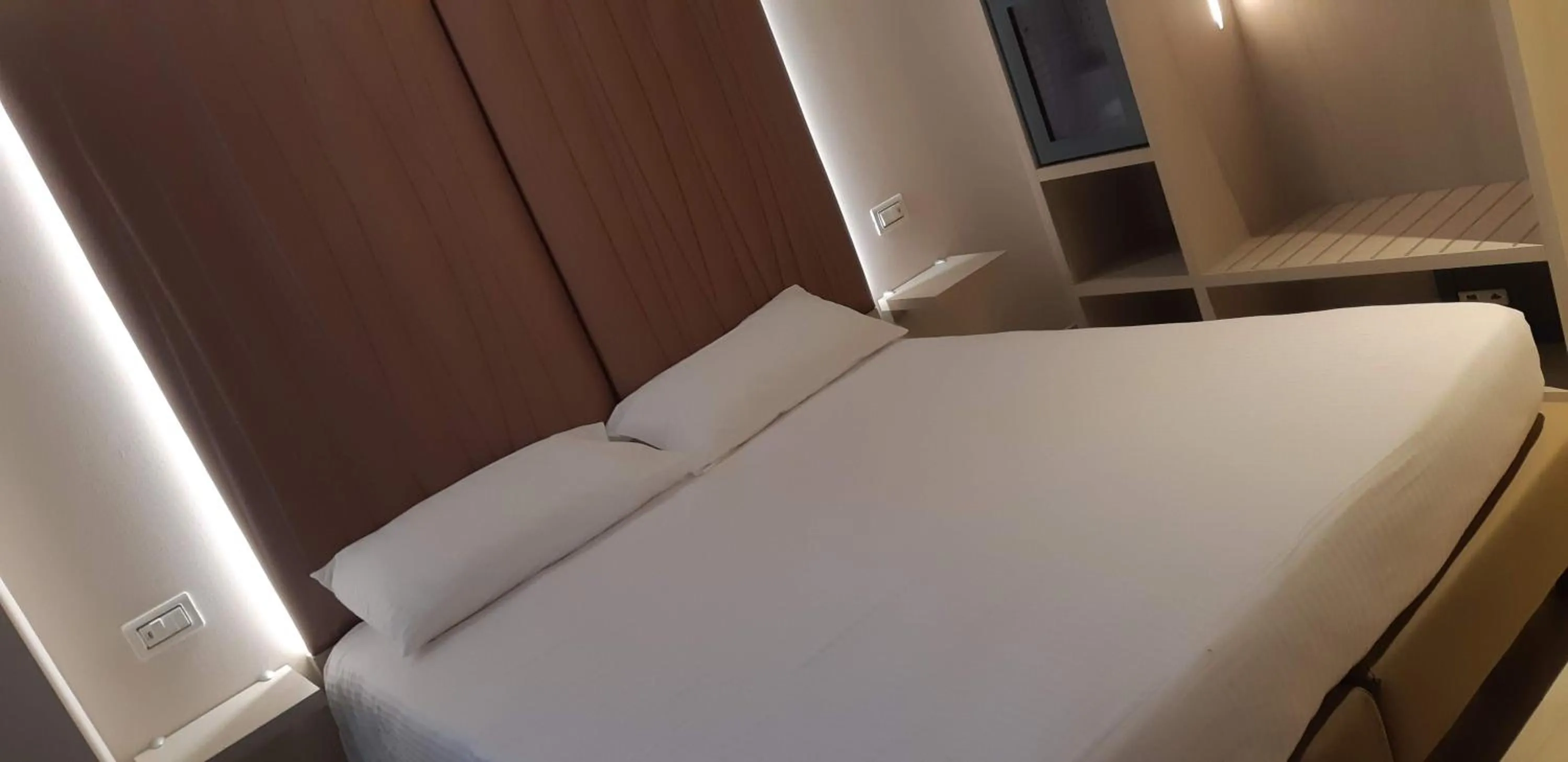 Bed in Hotel Danieli La Castellana lago di Garda