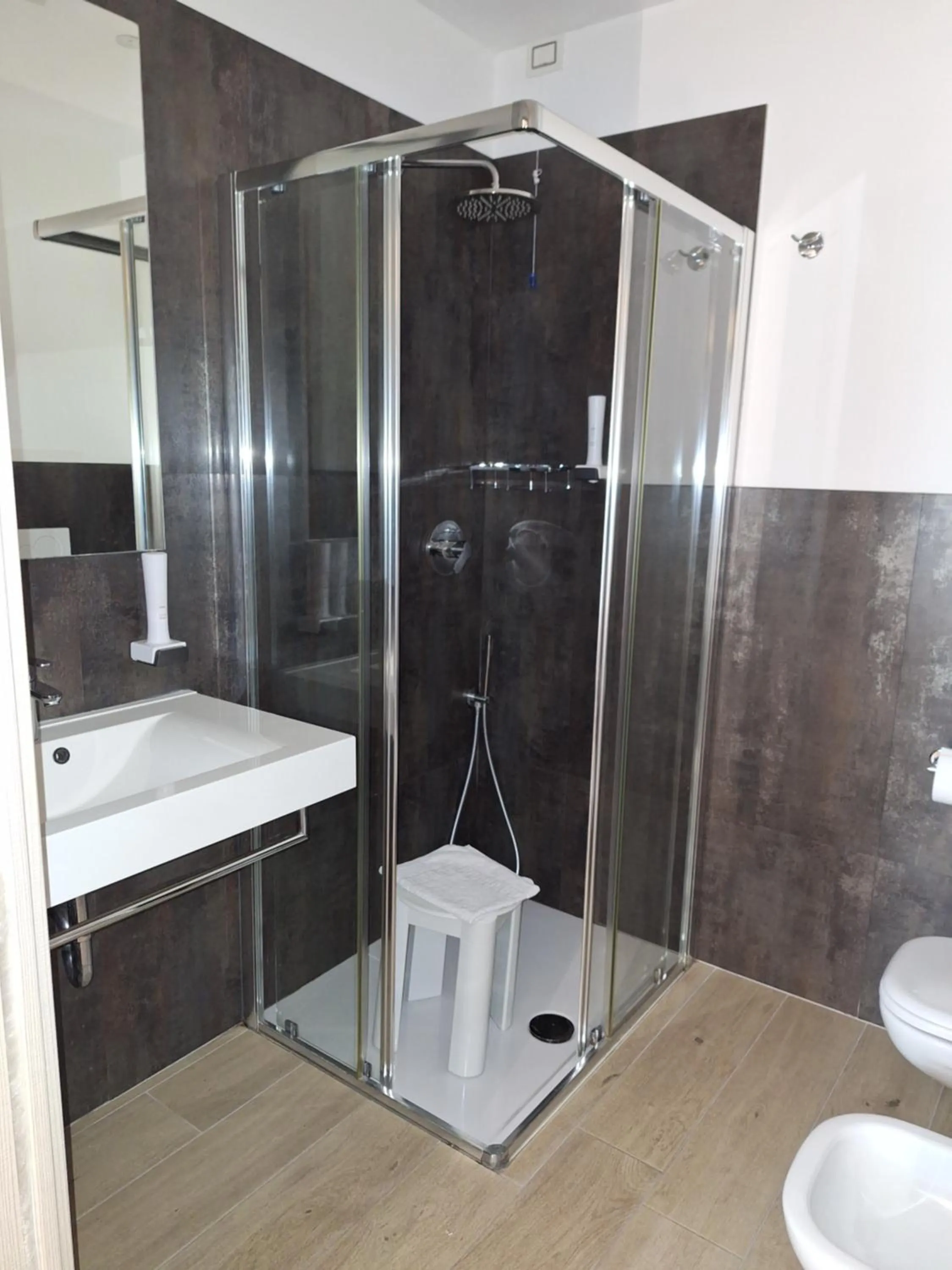 Bathroom in Hotel Danieli La Castellana lago di Garda