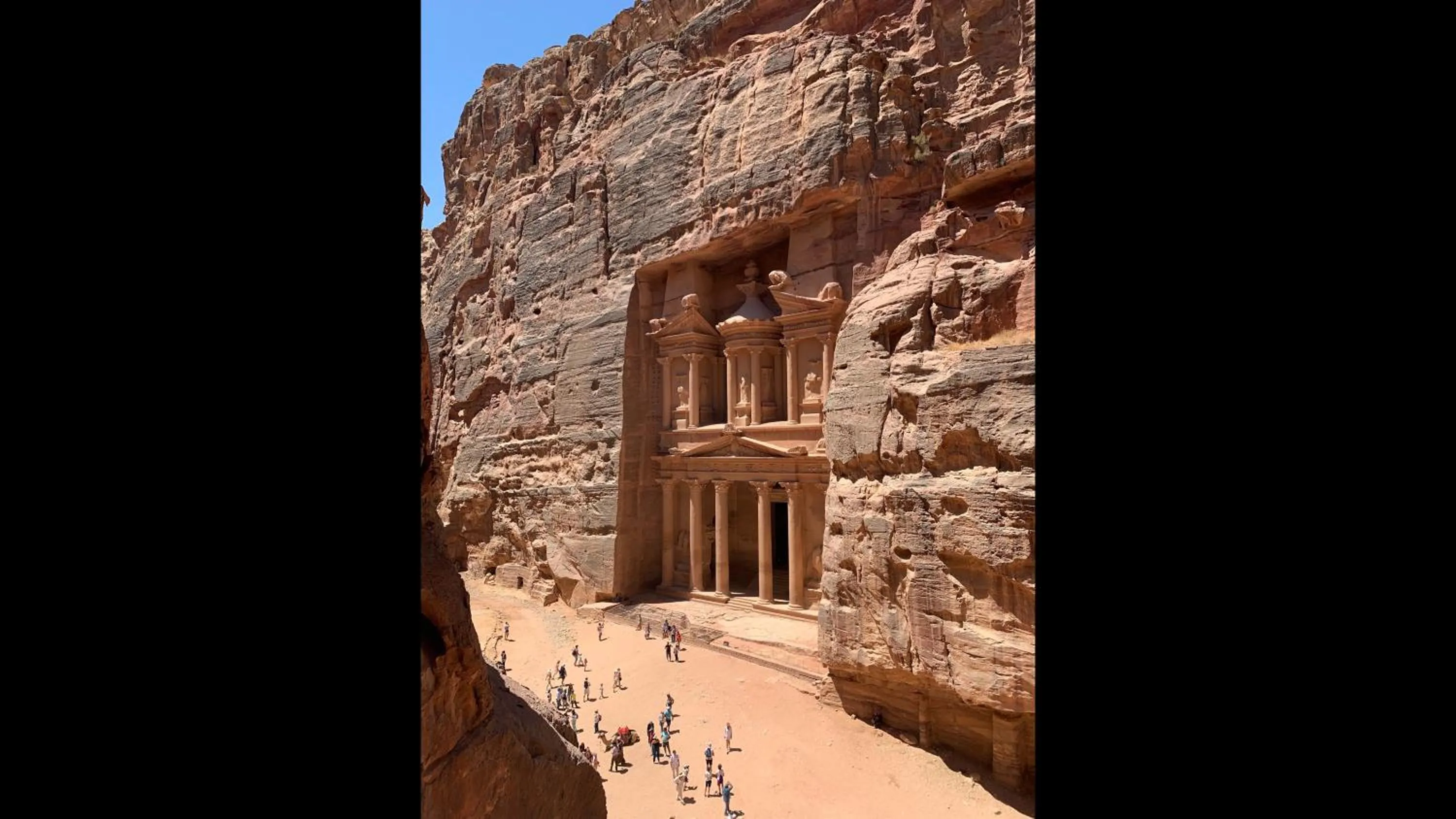 The Royal Luxury Superior Queen cot