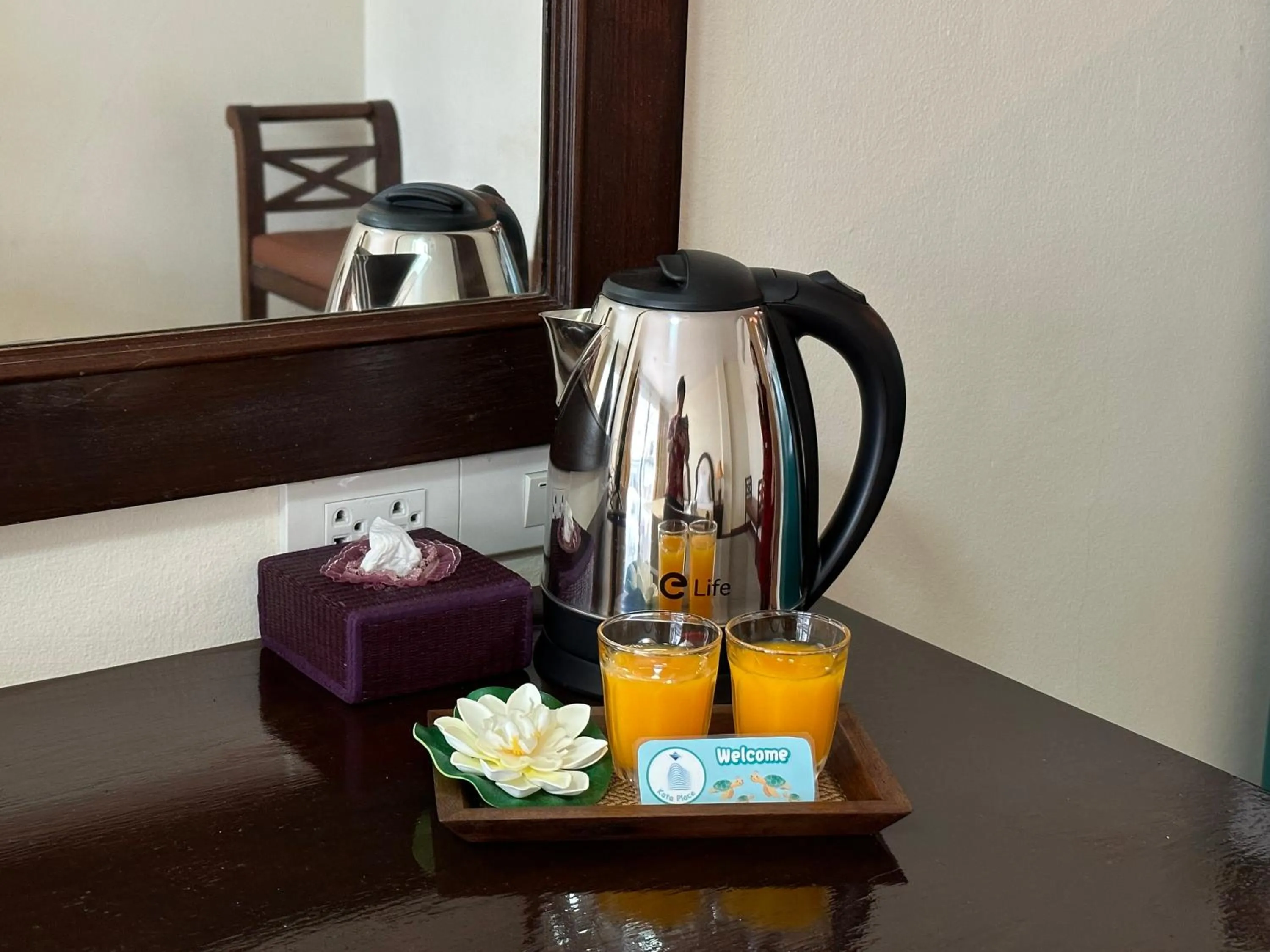 Food and drinks in Kata Place Hotel