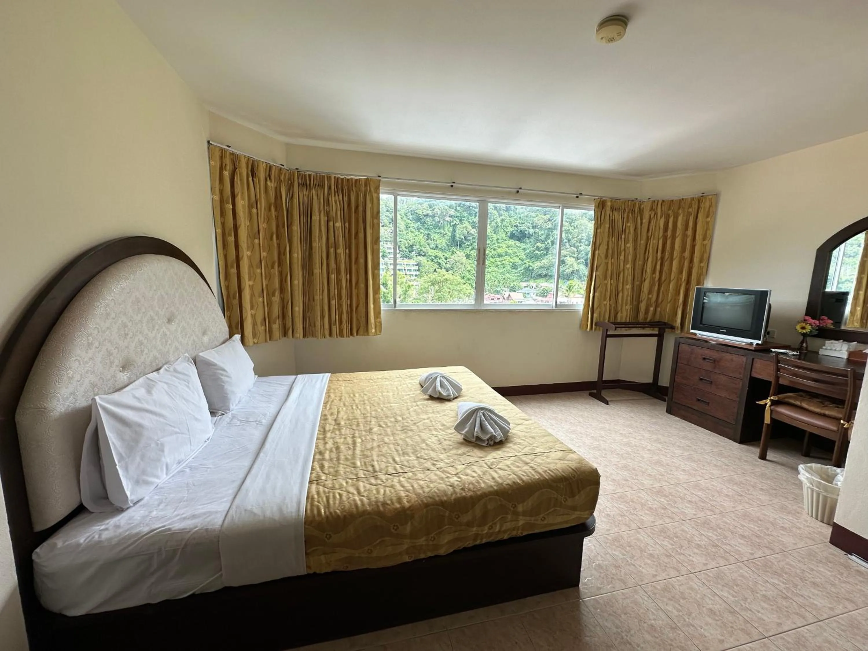 Bed in Kata Place Hotel