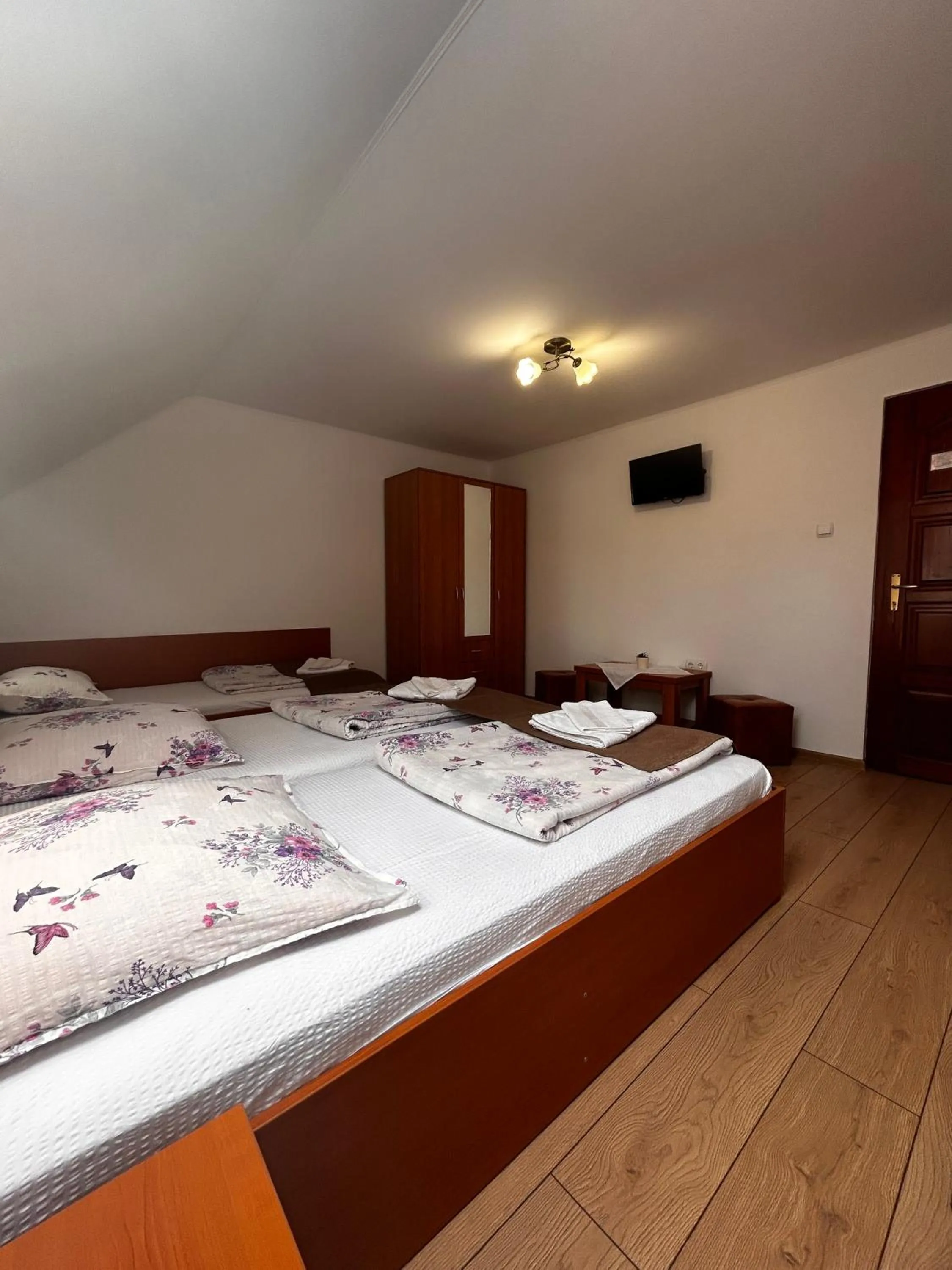 Bed in PENSIUNEA KELEMEN