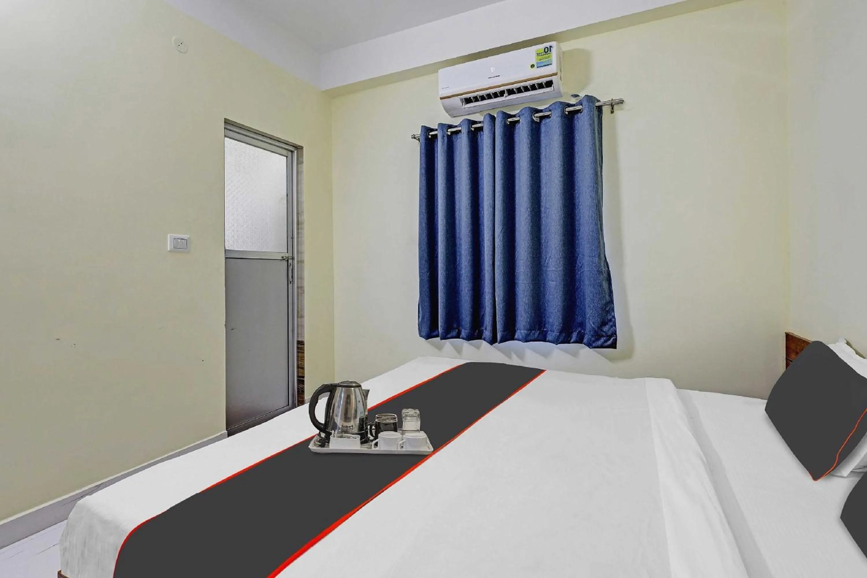 Bedroom, Bed in Super Collection O Luit Heritage