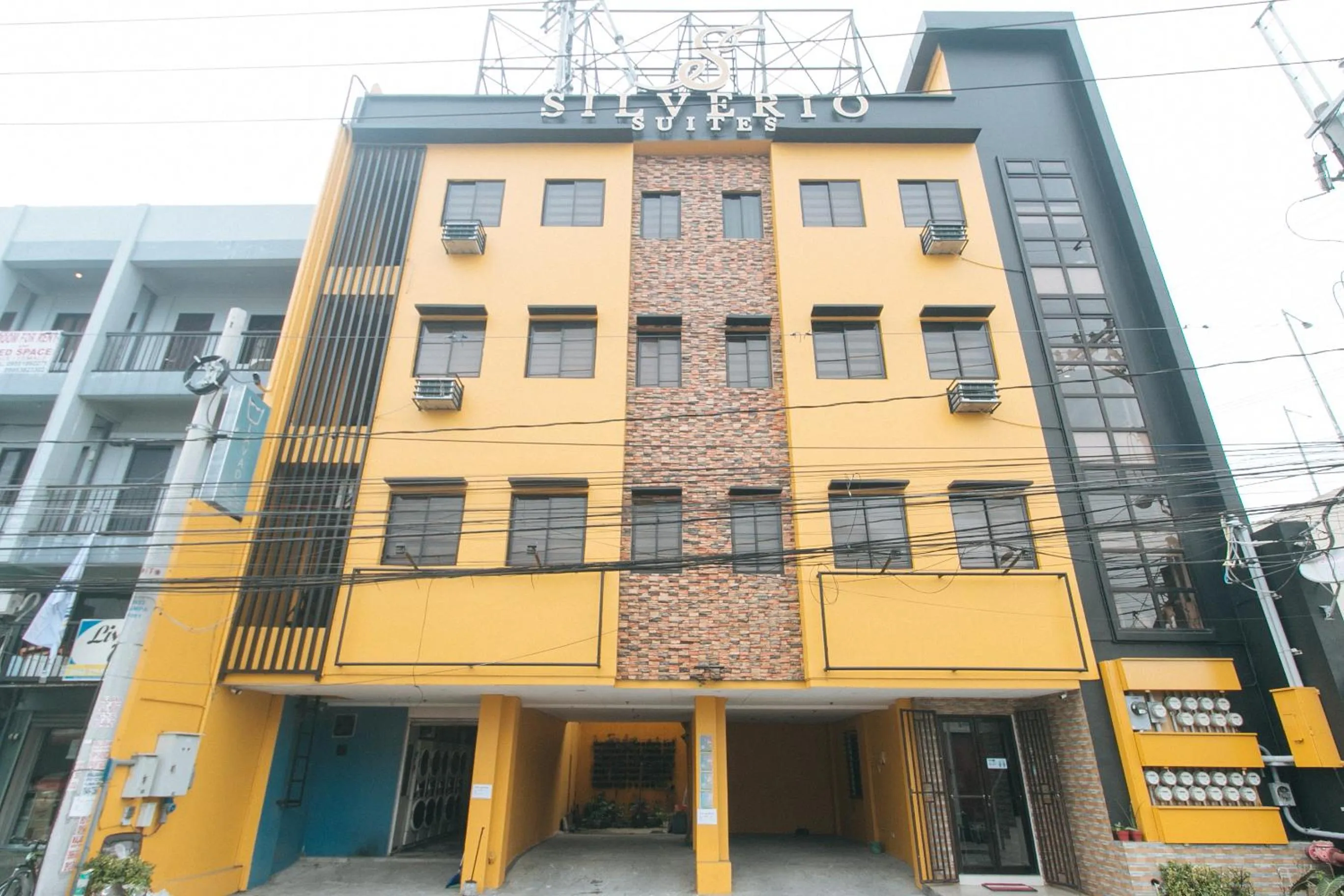 Property building in 4720 Silverio Suites Paranaque City