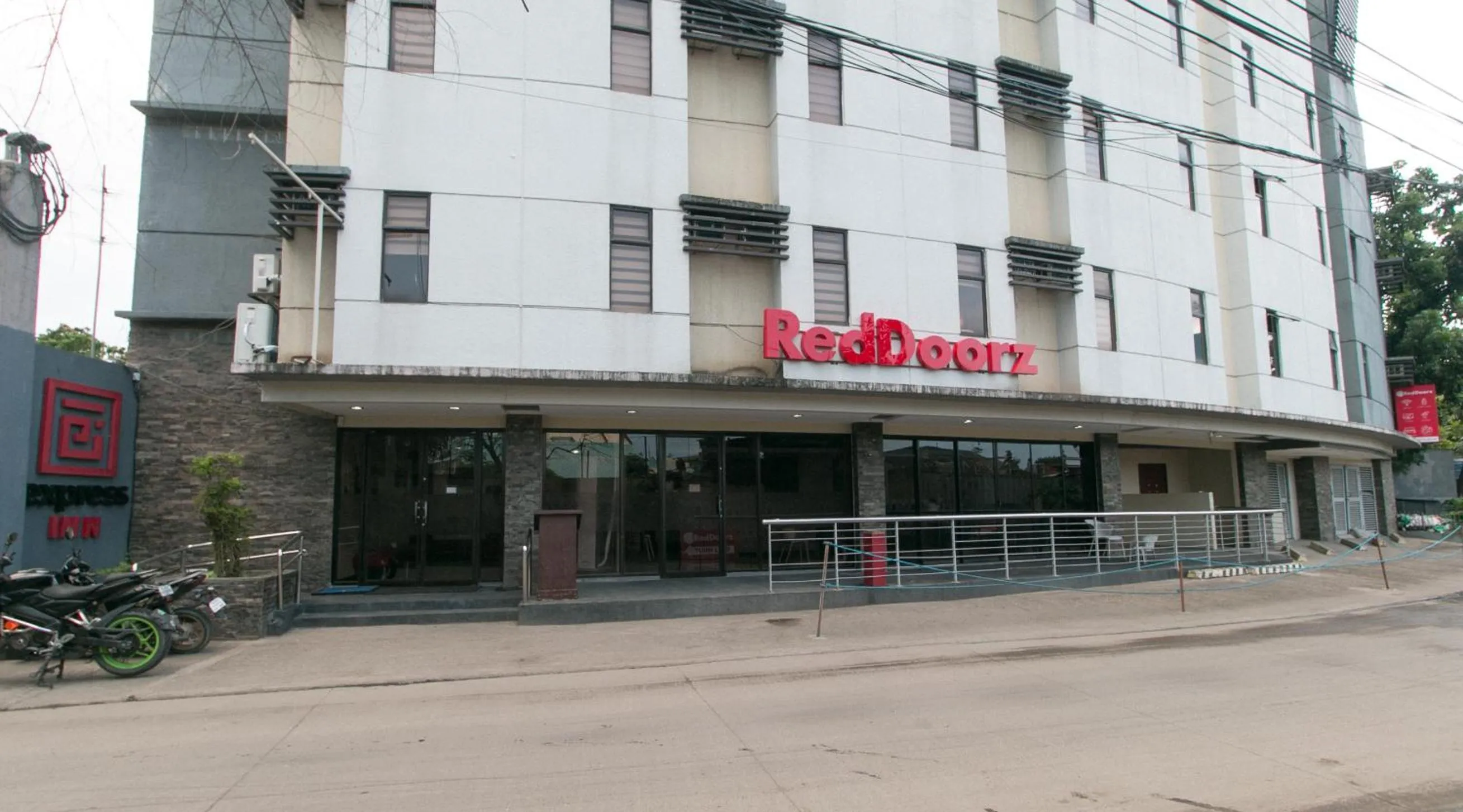 Property building in RedDoorz @ Express Inn Lapu Lapu